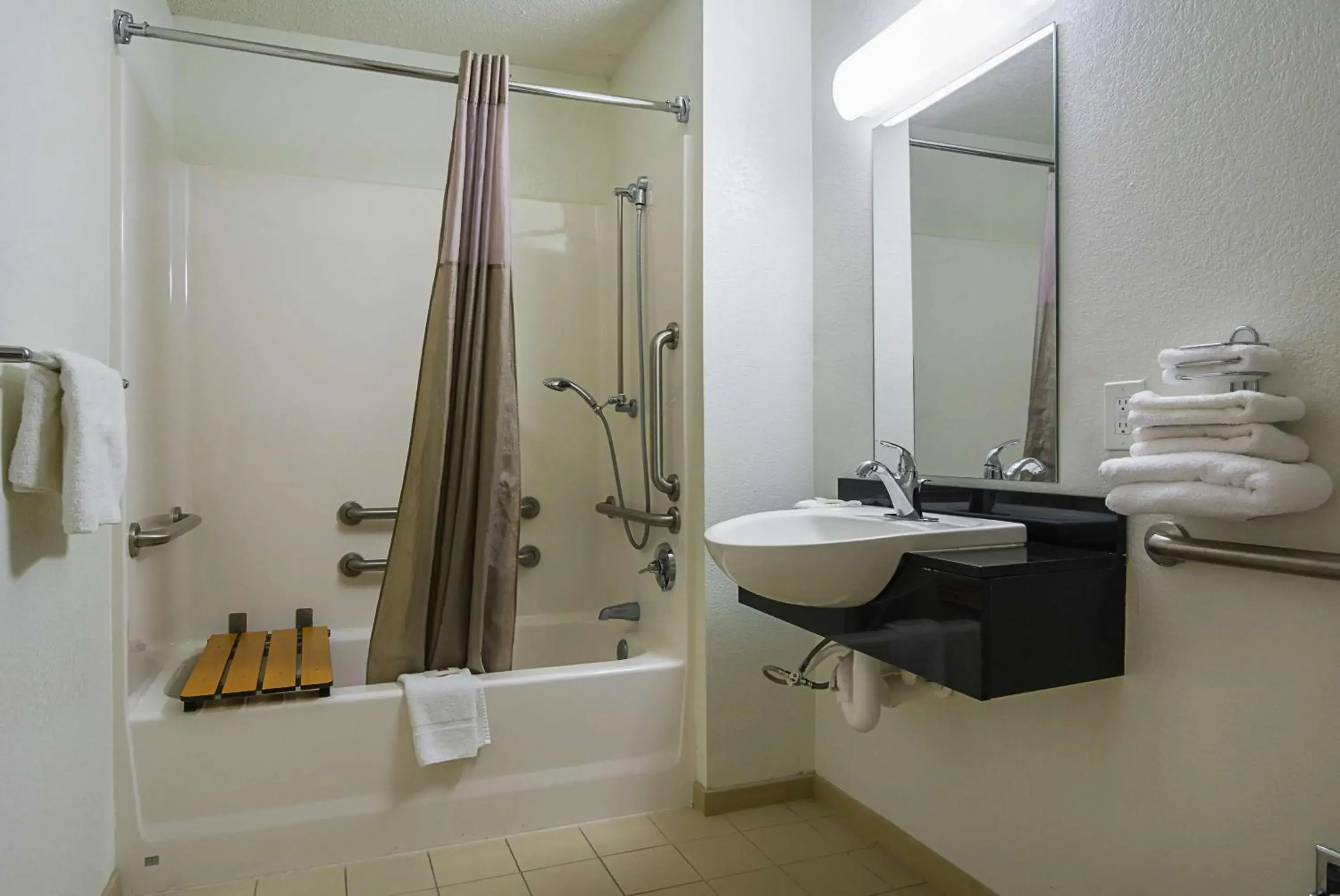 Shower in Motel 6-Tucker, GA - Atlanta Northeast Shower in Motel 6-Tucker, GA - Atlanta Northeast