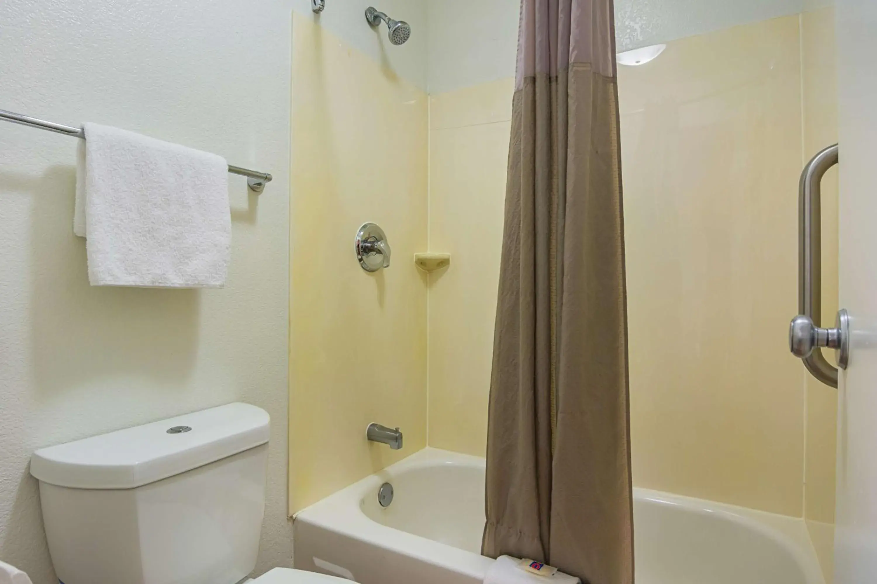 Quadruple Room in Motel 6-Tucker, GA - Atlanta Northeast Quadruple Room in Motel 6-Tucker, GA - Atlanta Northeast