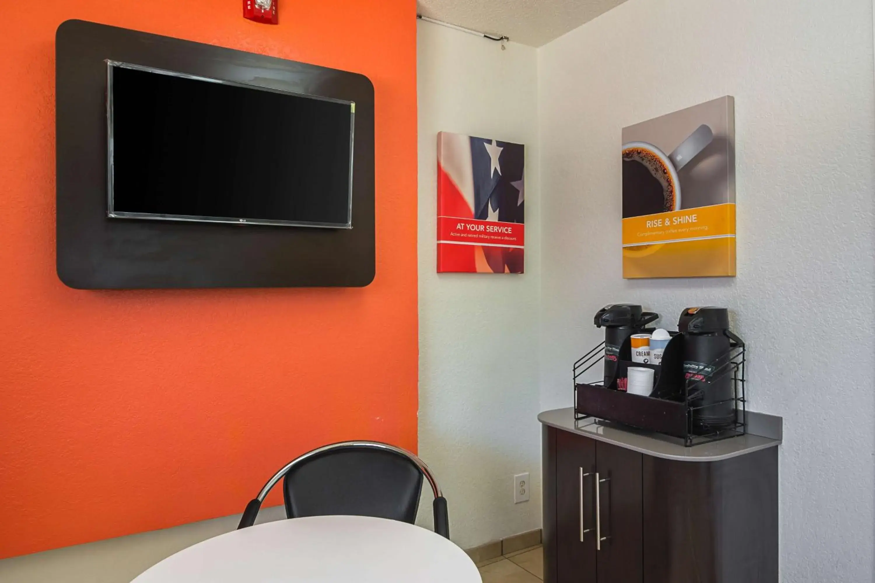 Lobby or reception in Motel 6-Tucker, GA - Atlanta Northeast Lobby or reception in Motel 6-Tucker, GA - Atlanta Northeast