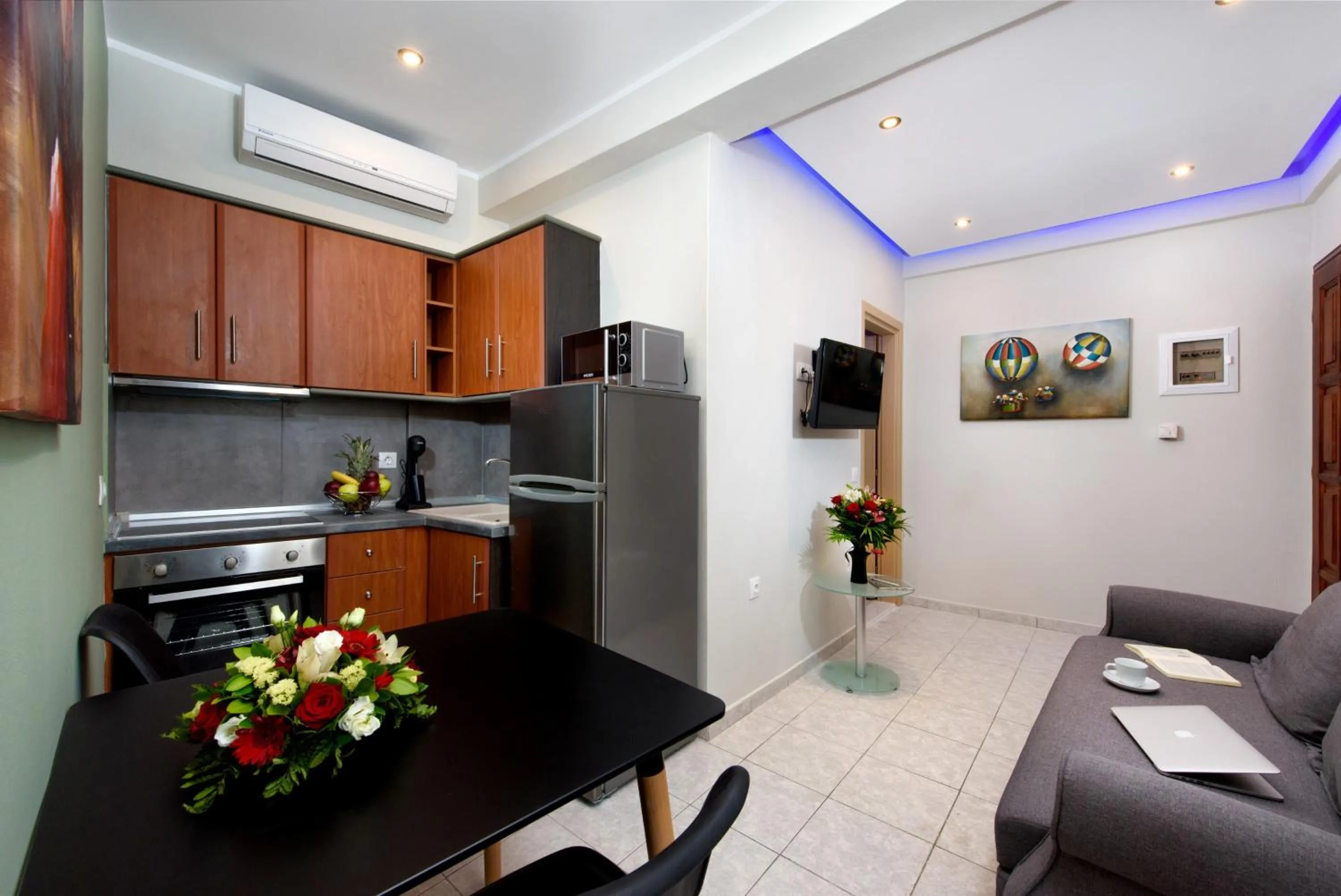 Photo of the whole room in Angelo Del'Arte Estate