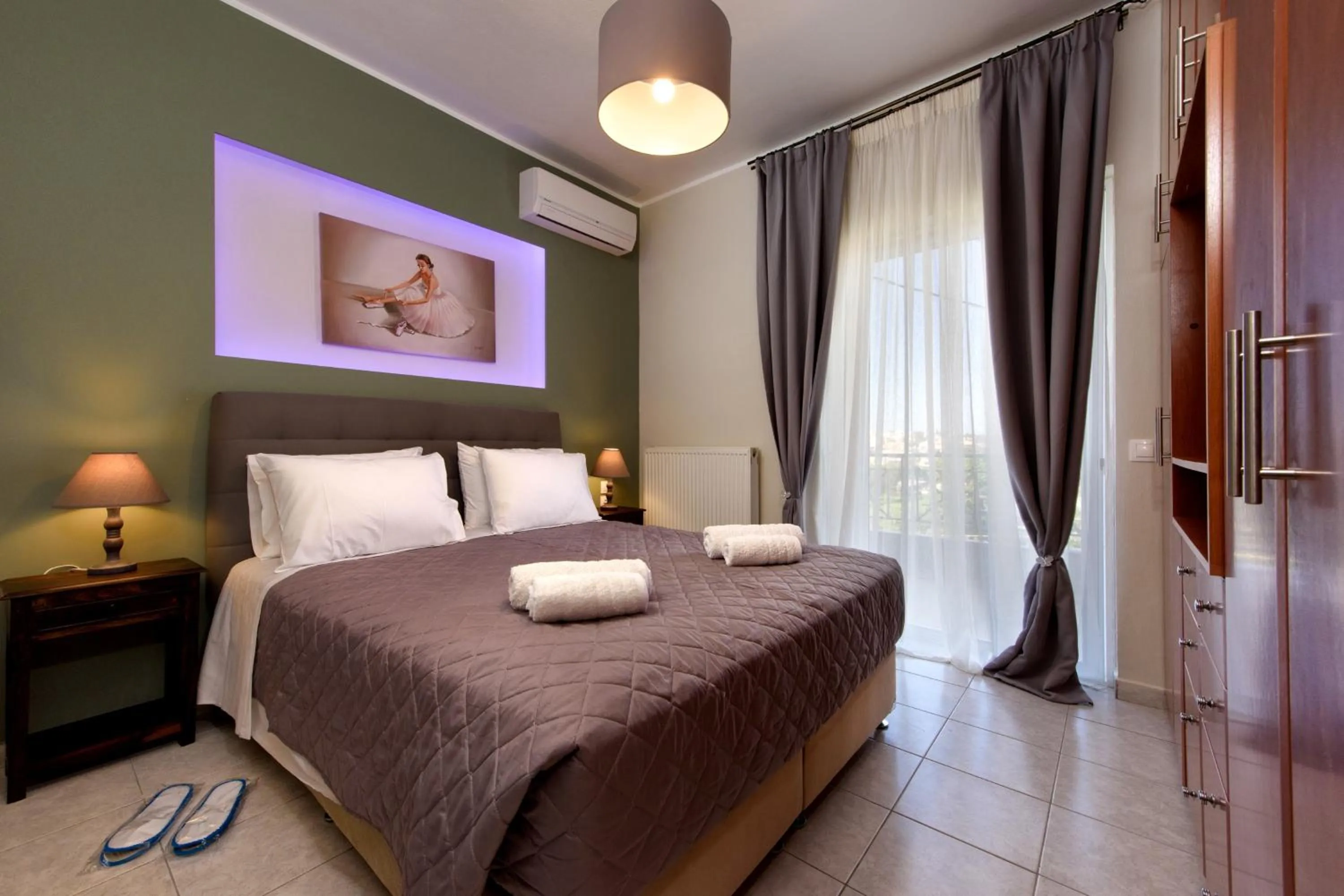 Photo of the whole room, Bed in Angelo Del'Arte Estate