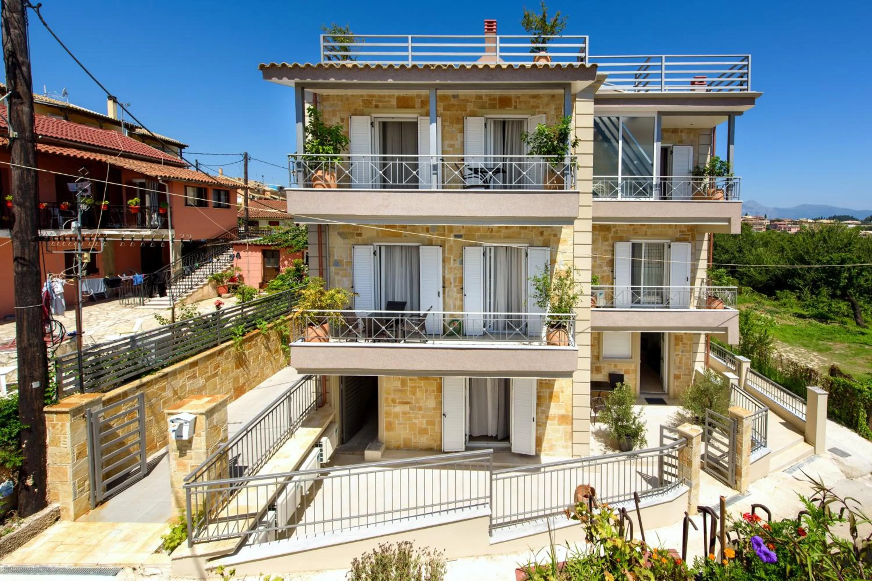 Property building in Angelo Del'Arte Estate