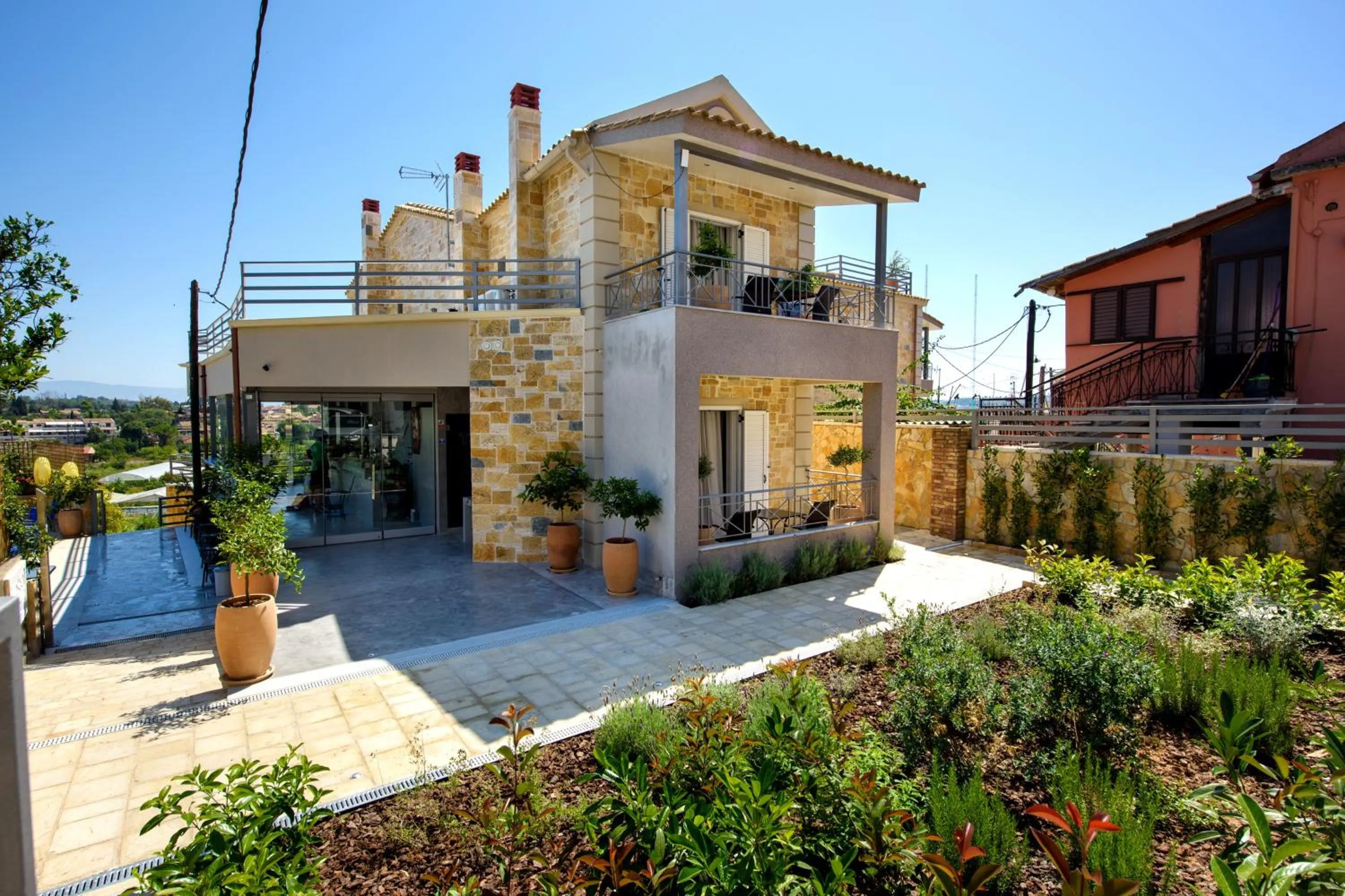 Property building in Angelo Del'Arte Estate