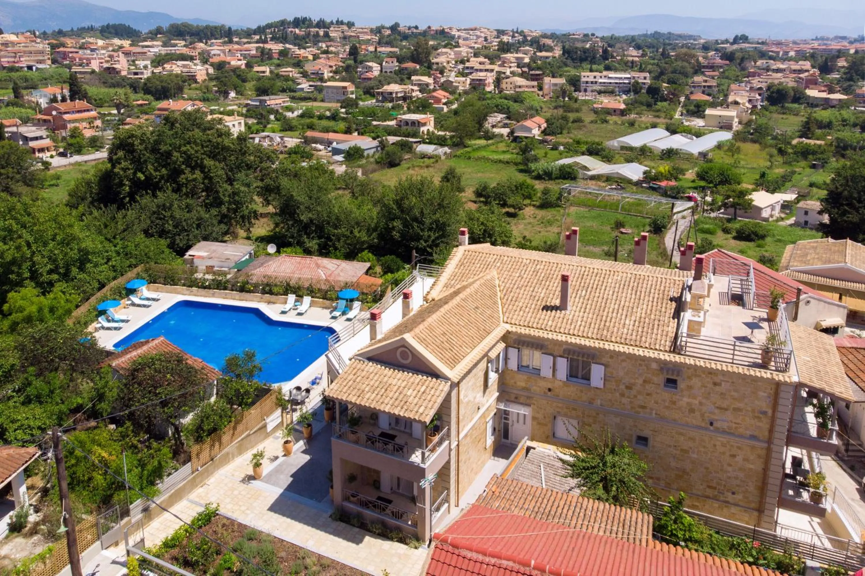 Property building in Angelo Del'Arte Estate