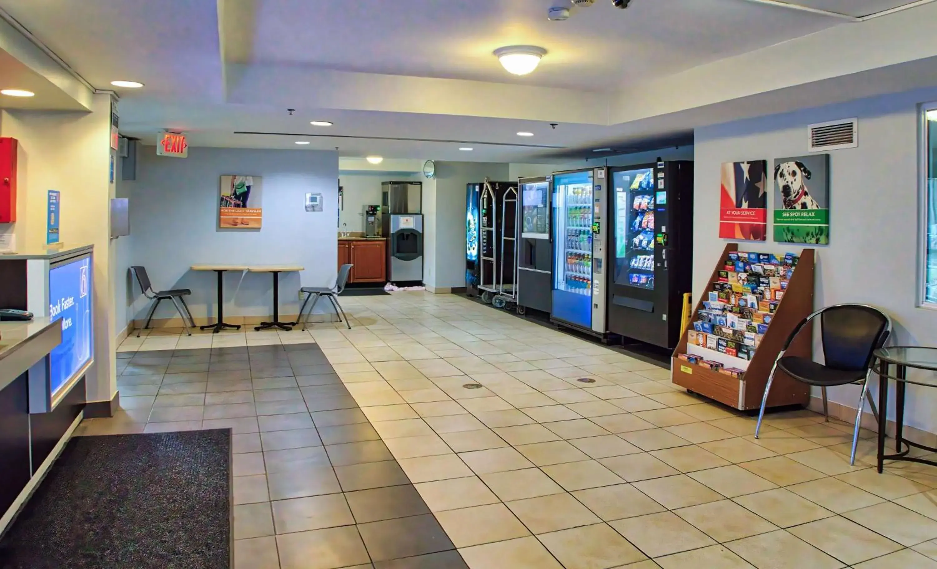 Lobby or reception, Lobby/Reception in Motel 6-Buffalo, NY - Airport - Williamsville