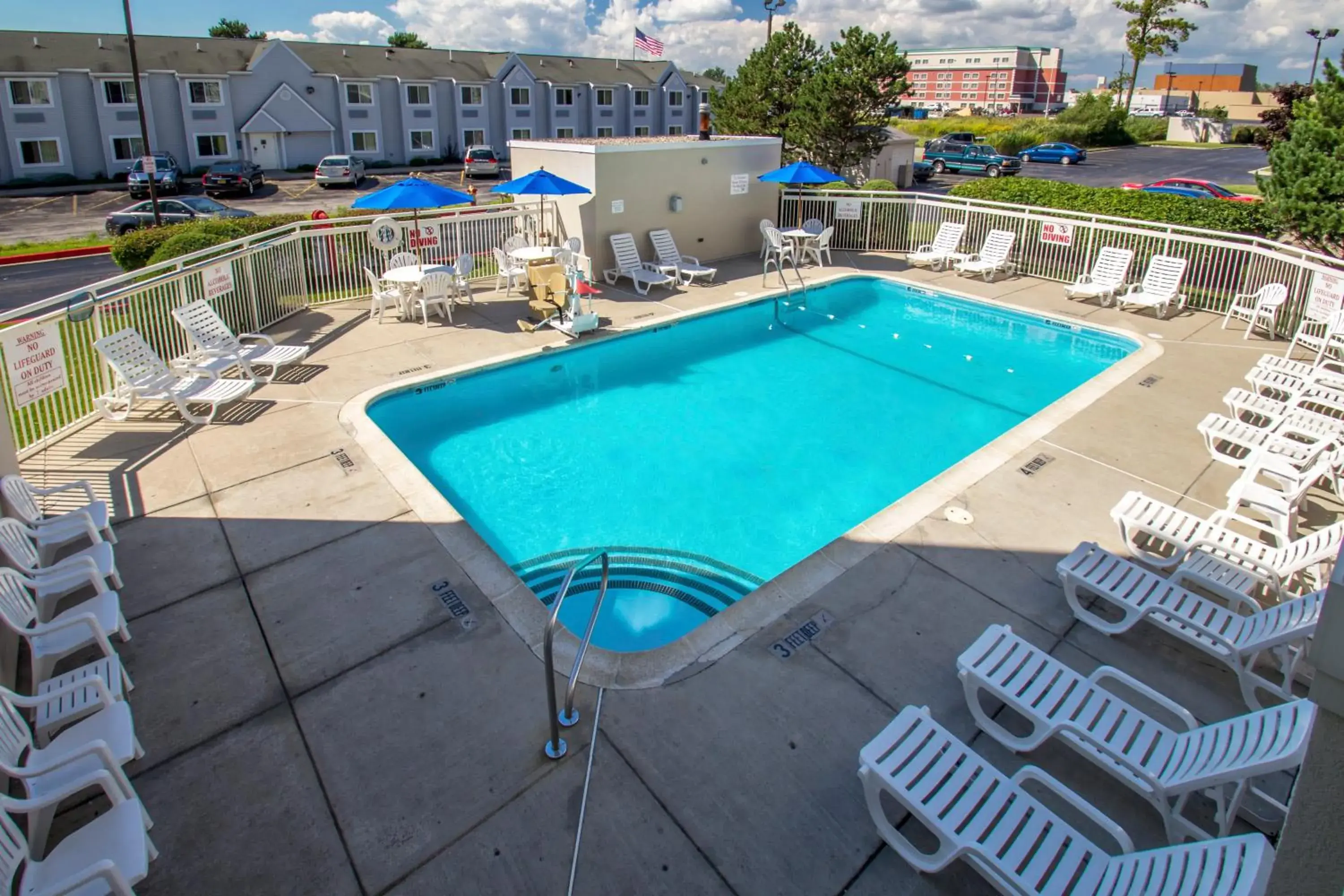 Swimming pool, Pool View in Motel 6-Buffalo, NY - Airport - Williamsville