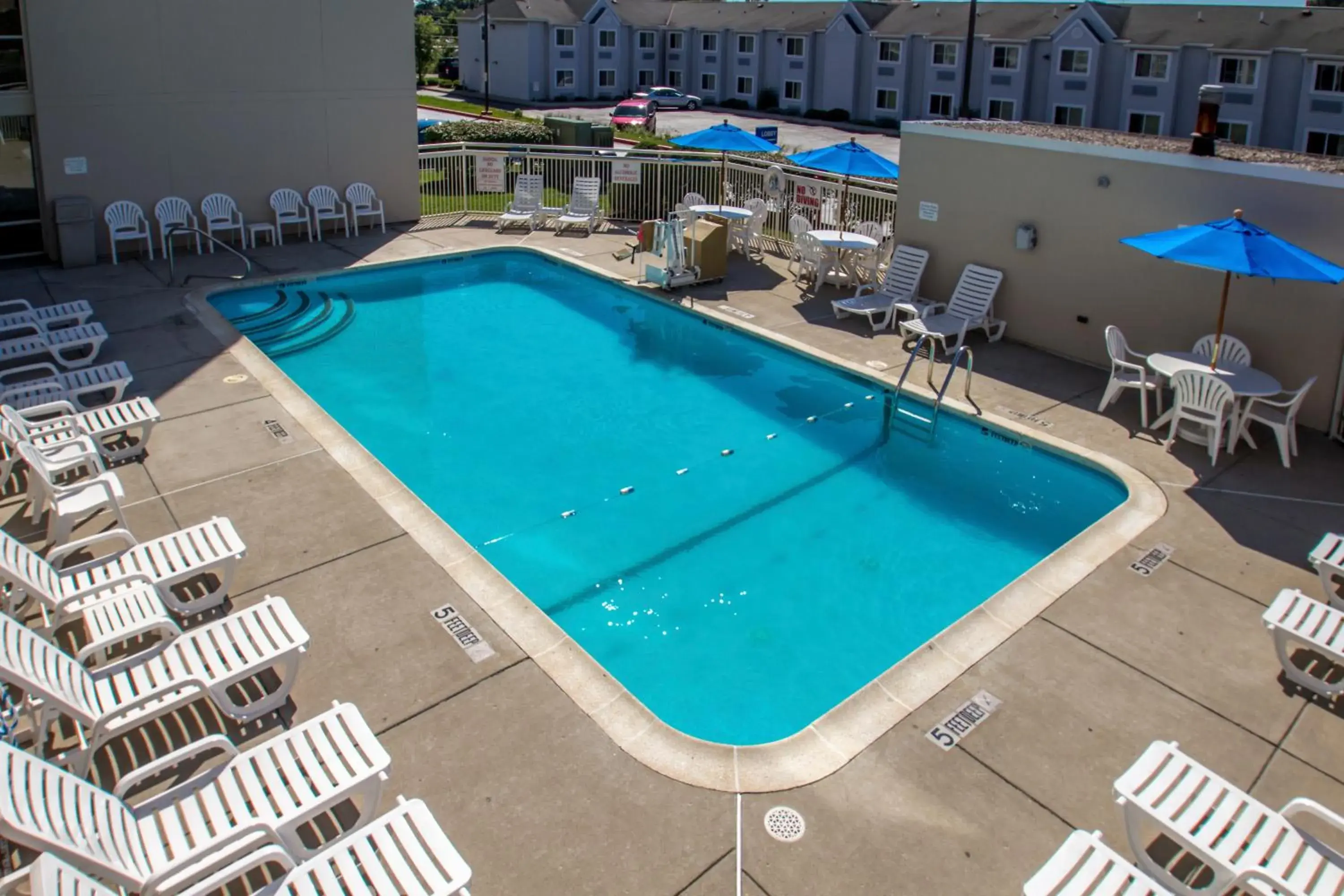 Swimming pool, Pool View in Motel 6-Buffalo, NY - Airport - Williamsville