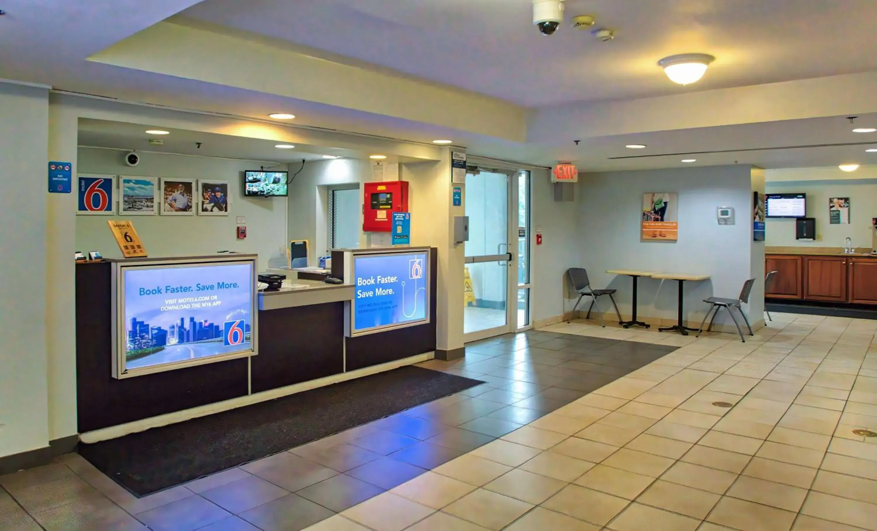 Lobby or reception in Motel 6-Buffalo, NY - Airport - Williamsville