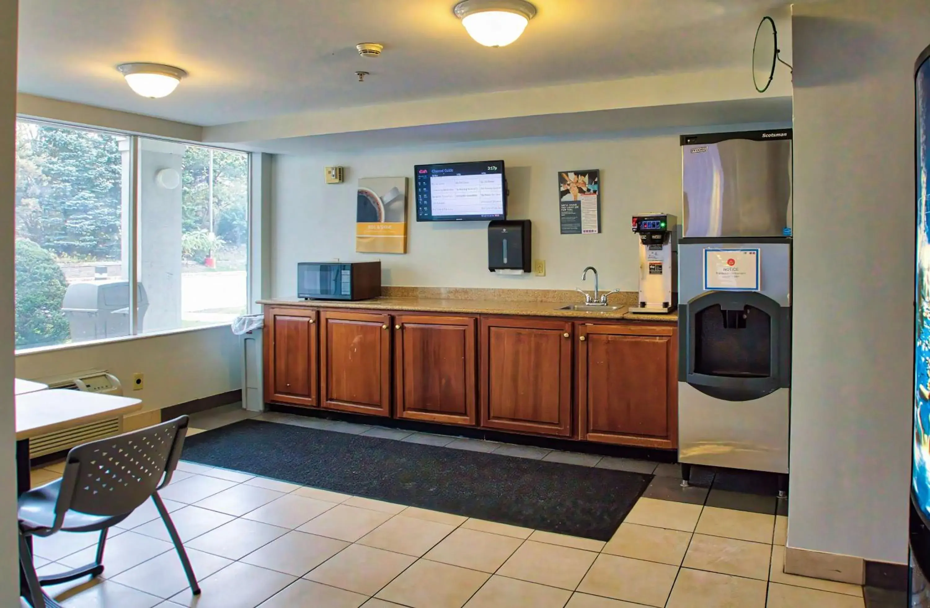 Property building, Lobby/Reception in Motel 6-Buffalo, NY - Airport - Williamsville