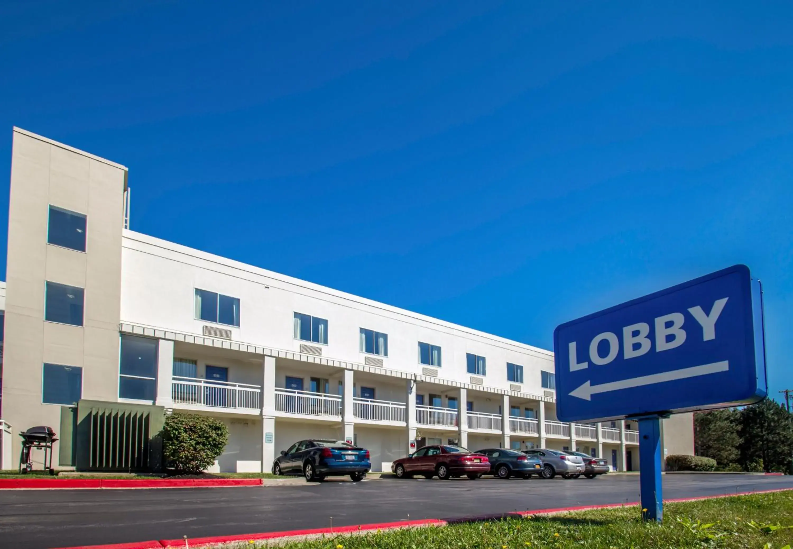 Facade/entrance, Property Building in Motel 6-Buffalo, NY - Airport - Williamsville