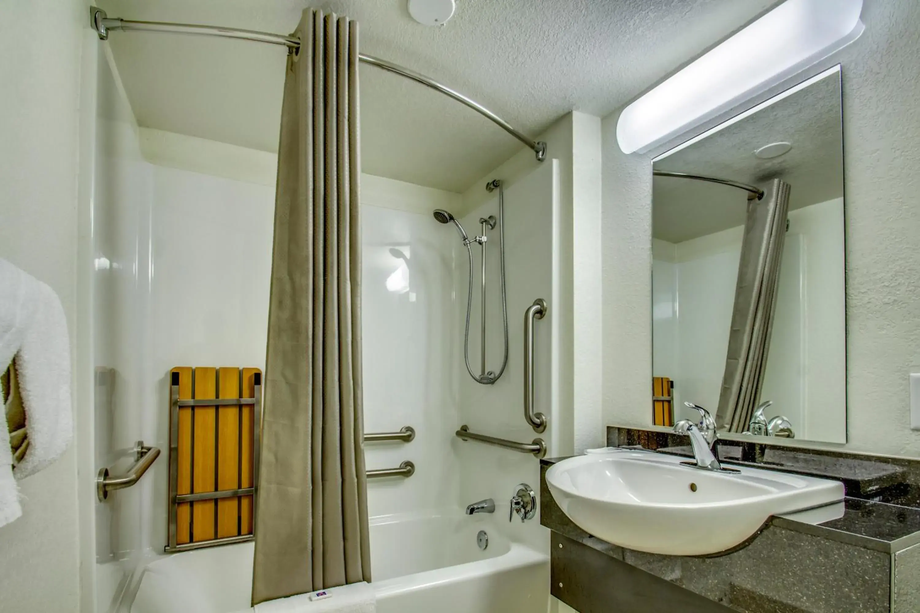 Bathroom in Motel 6-Buffalo, NY - Airport - Williamsville