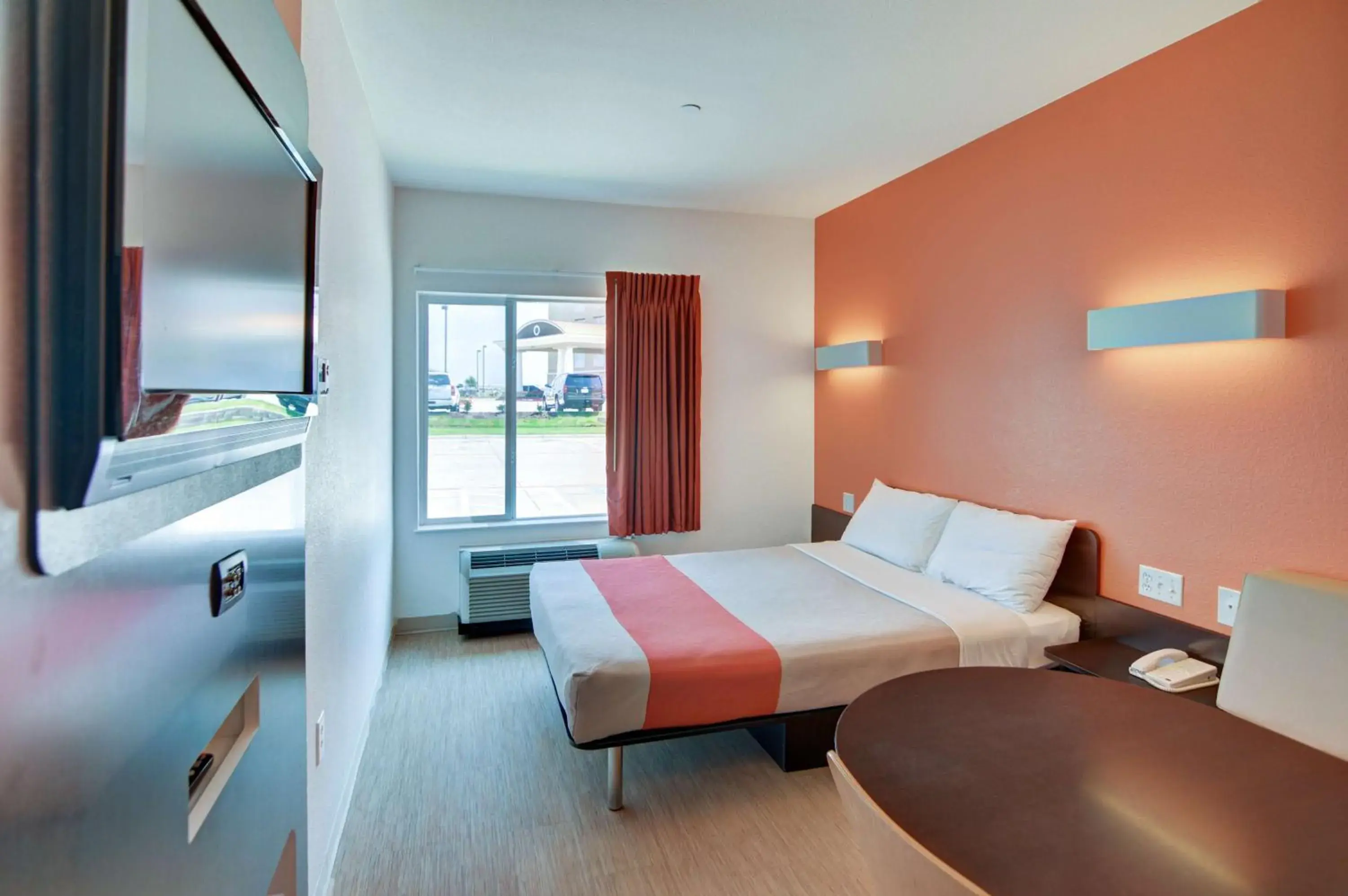 TV and multimedia, Bed in Motel 6-Roanoke, TX - Northlake - Speedway TV and multimedia, Bed in Motel 6-Roanoke, TX - Northlake - Speedway