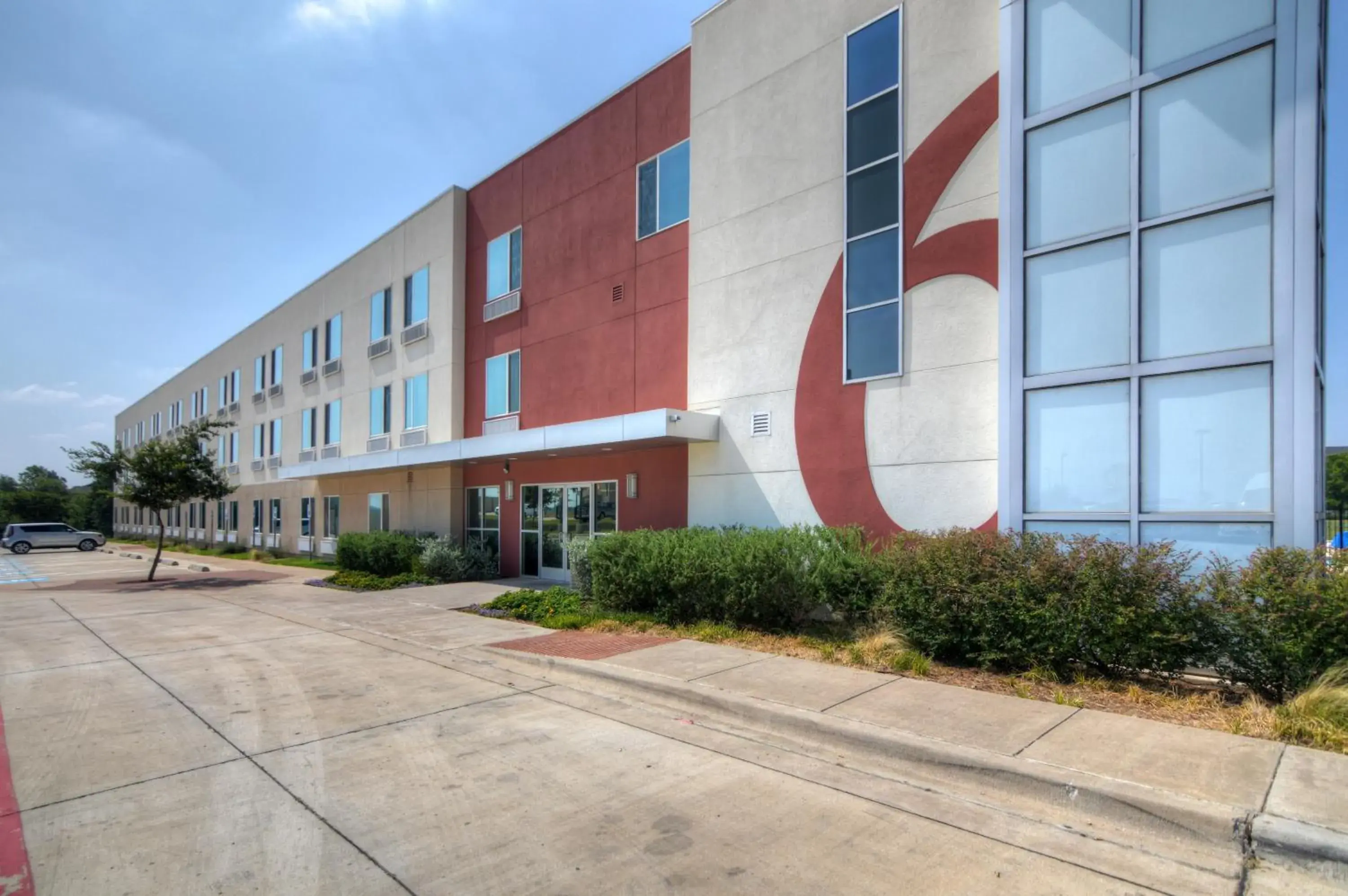 Property building in Motel 6-Roanoke, TX - Northlake - Speedway Property building in Motel 6-Roanoke, TX - Northlake - Speedway