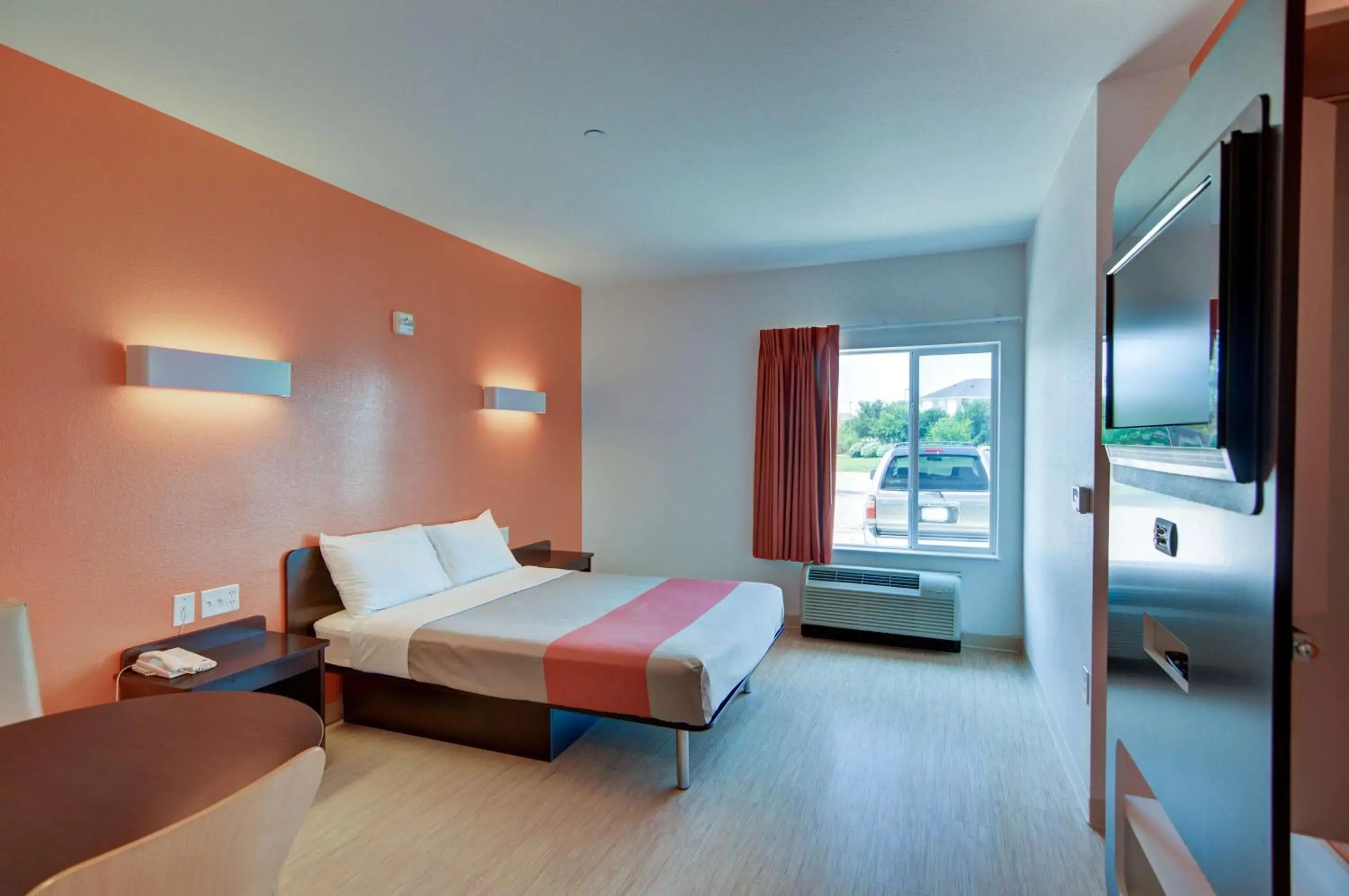 TV and multimedia, Bed in Motel 6-Roanoke, TX - Northlake - Speedway TV and multimedia, Bed in Motel 6-Roanoke, TX - Northlake - Speedway