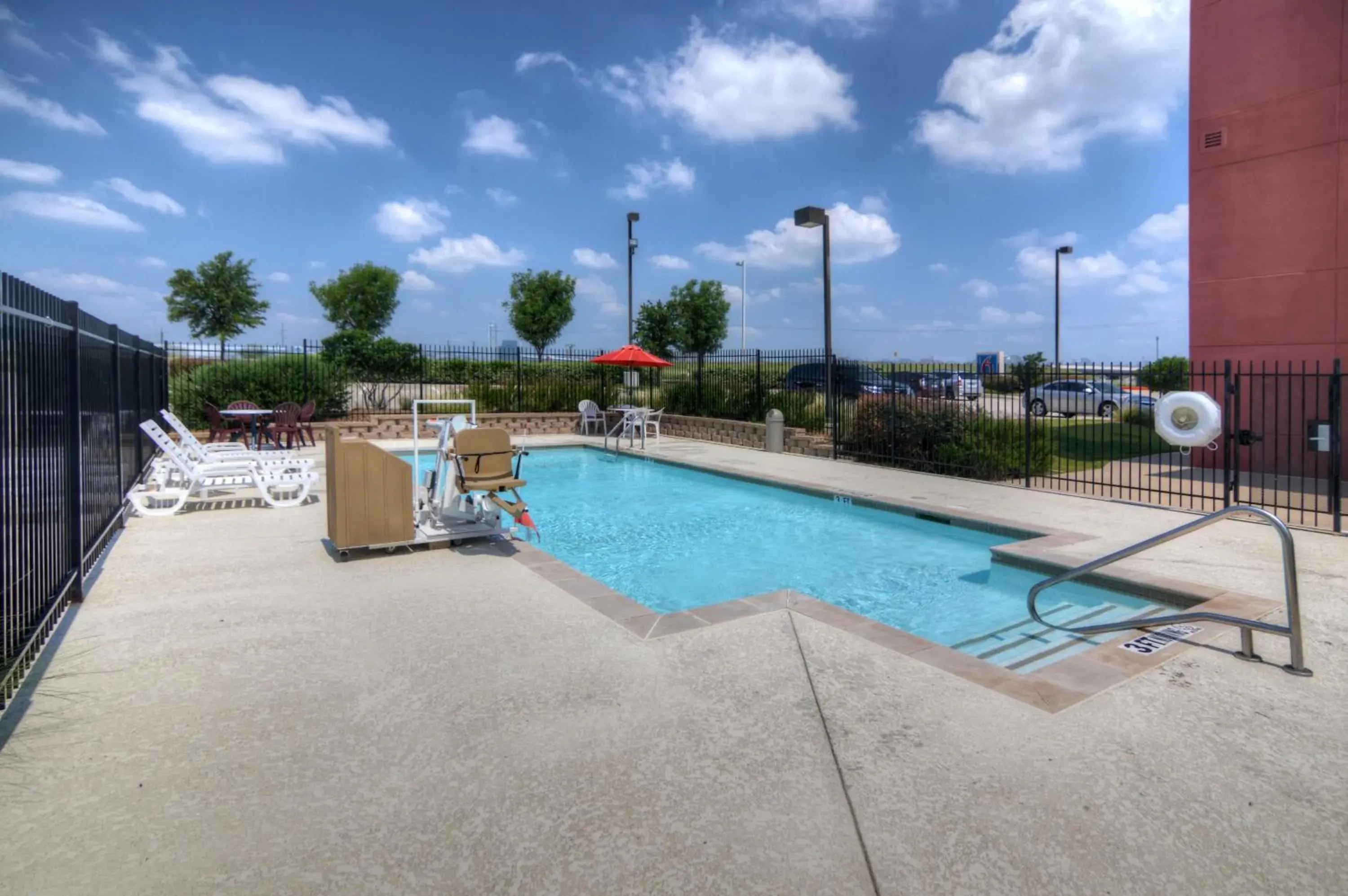 Swimming pool in Motel 6-Roanoke, TX - Northlake - Speedway Swimming pool in Motel 6-Roanoke, TX - Northlake - Speedway
