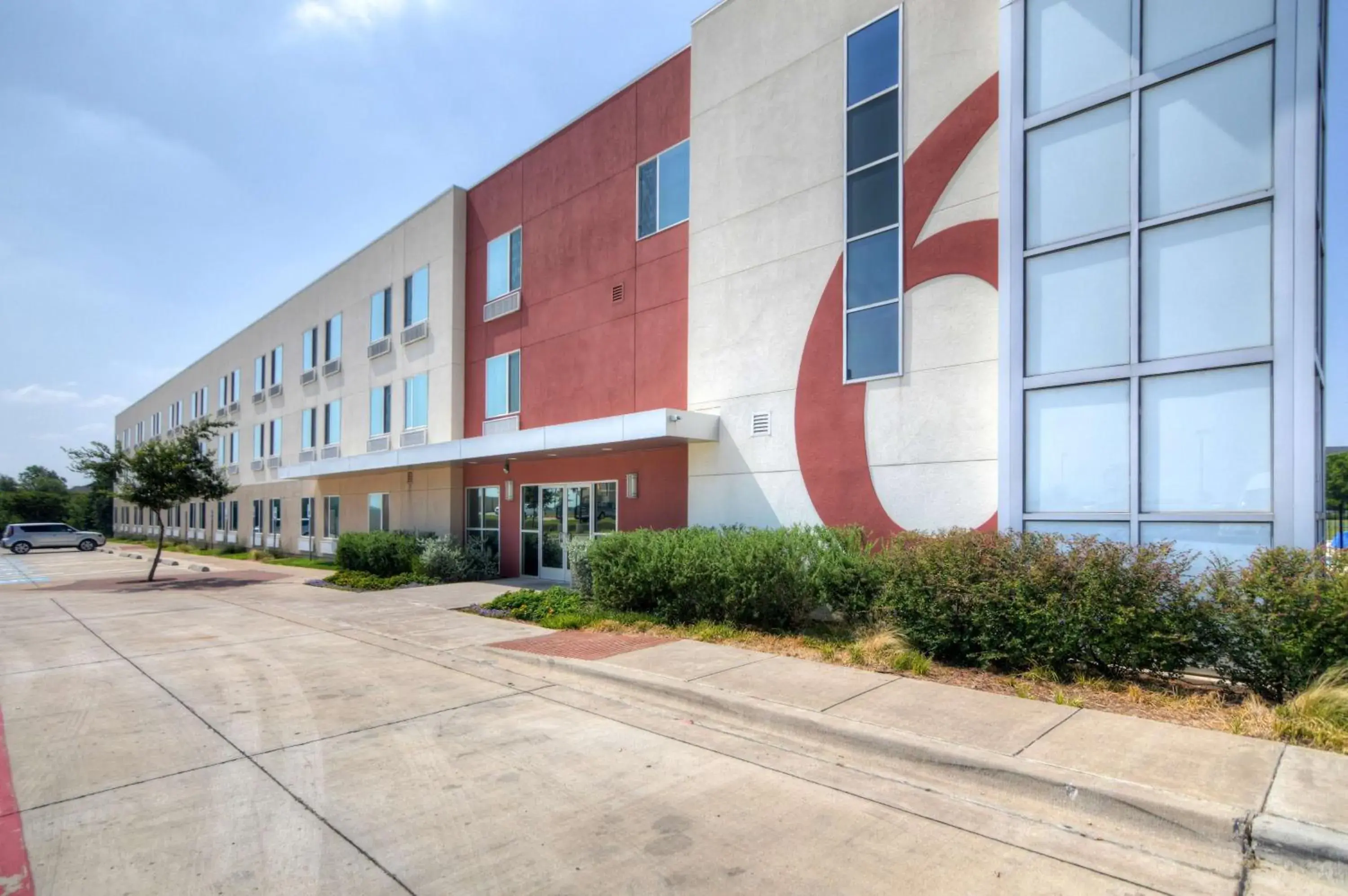 Property building in Motel 6-Roanoke, TX - Northlake - Speedway Property building in Motel 6-Roanoke, TX - Northlake - Speedway