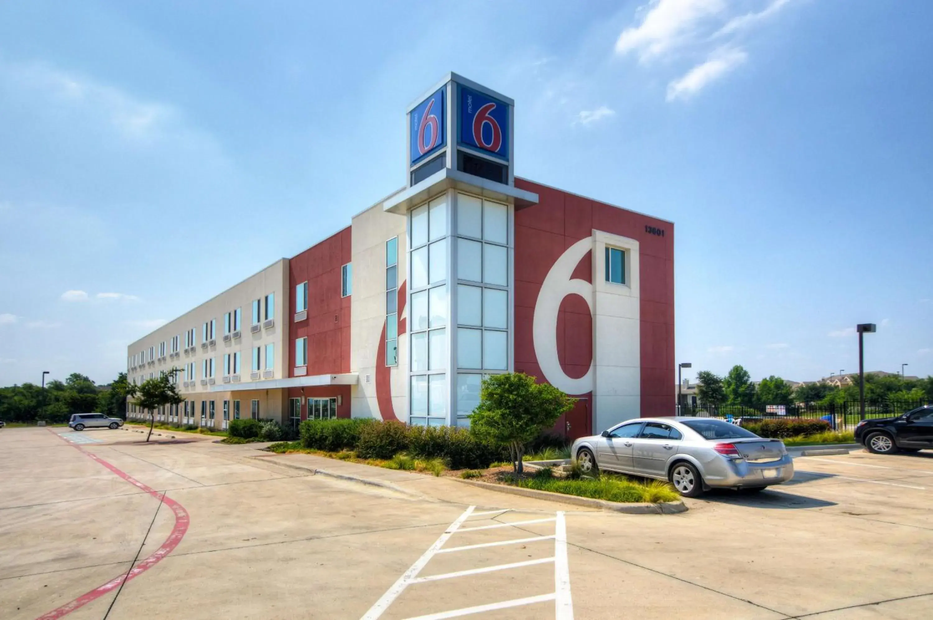 Property building in Motel 6-Roanoke, TX - Northlake - Speedway Property building in Motel 6-Roanoke, TX - Northlake - Speedway