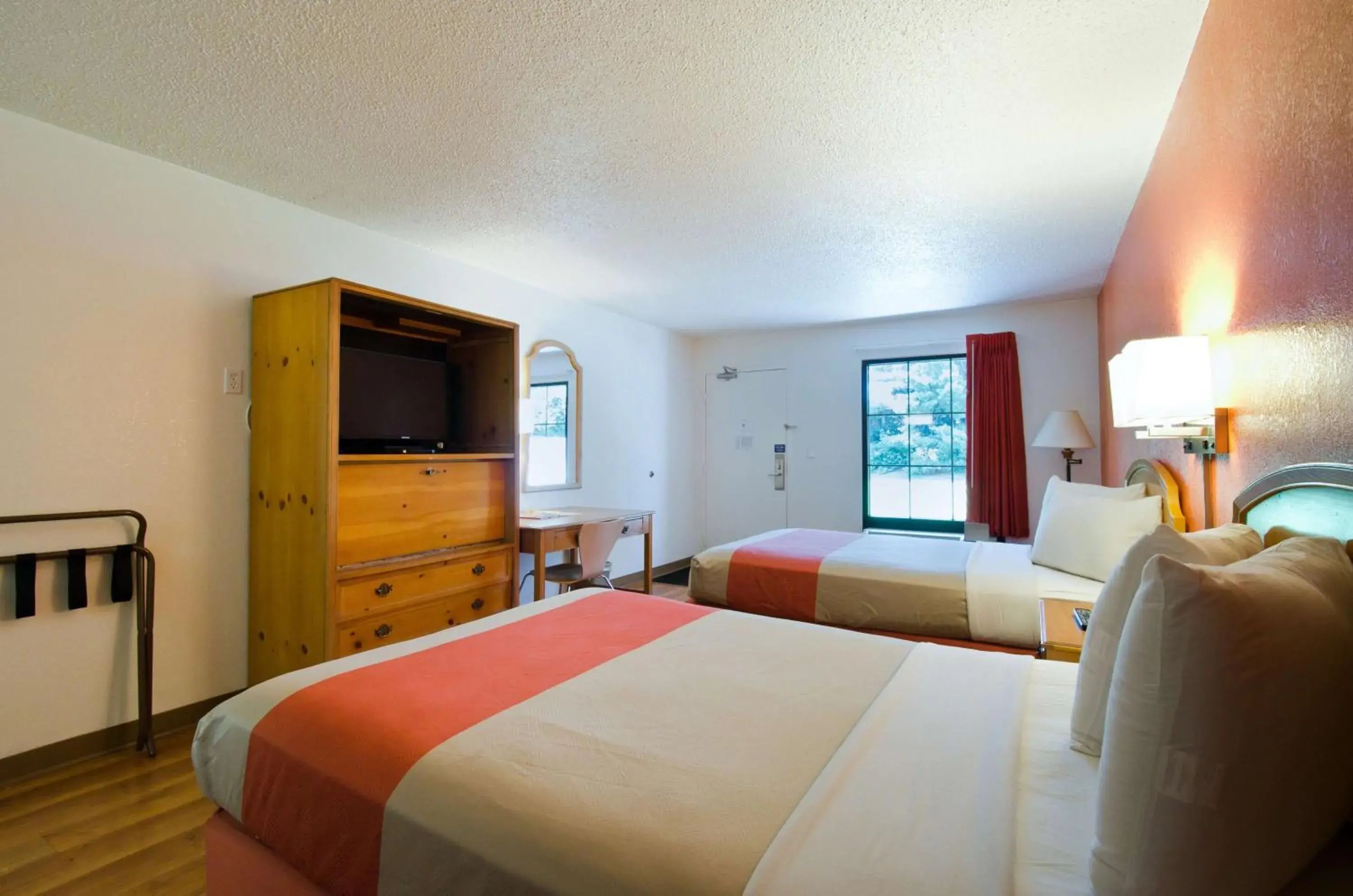 Photo of the whole room, Bed in Motel 6-Frederick, MD - Fort Detrick