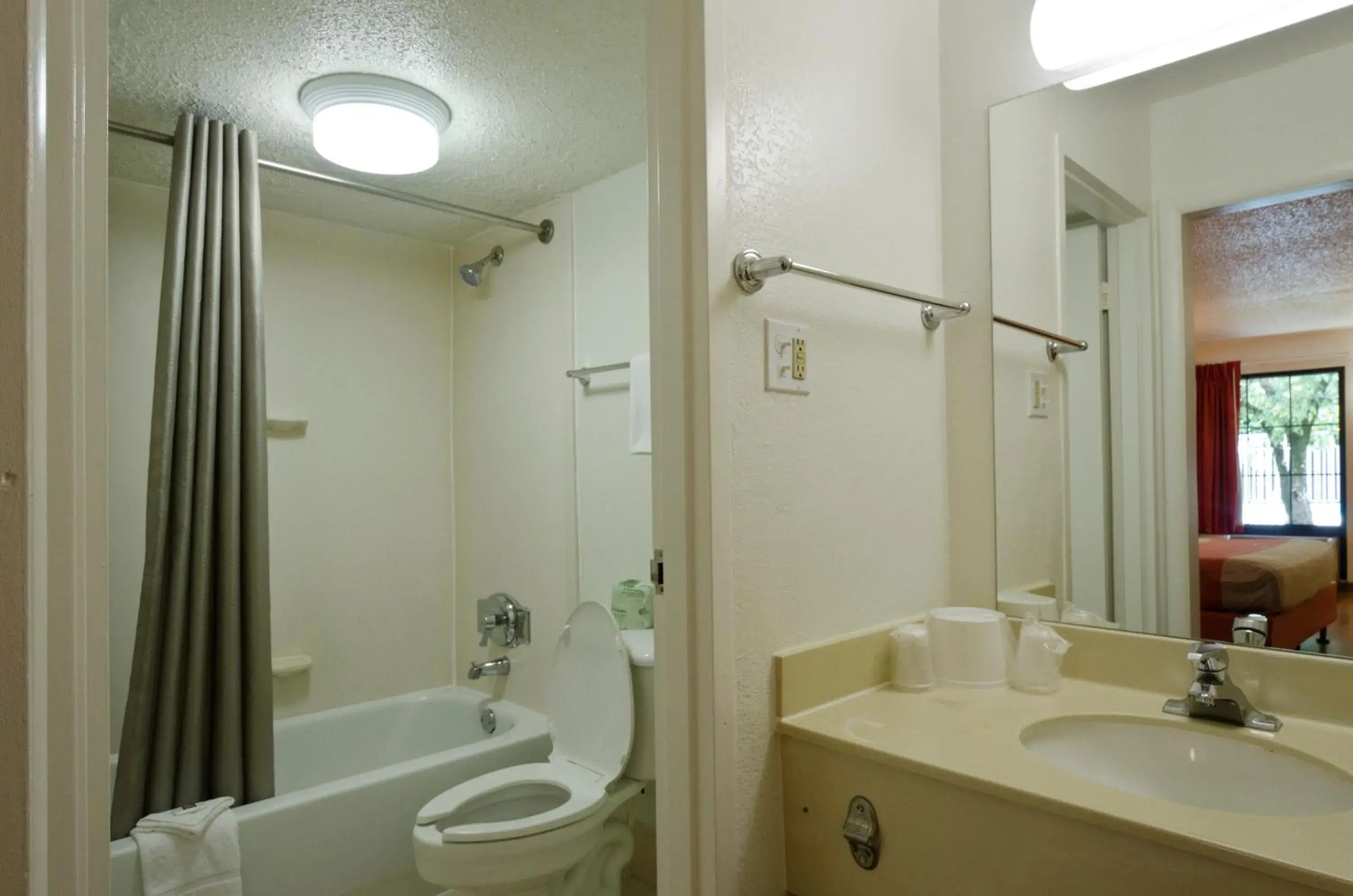 Shower, Bathroom in Motel 6-Frederick, MD - Fort Detrick