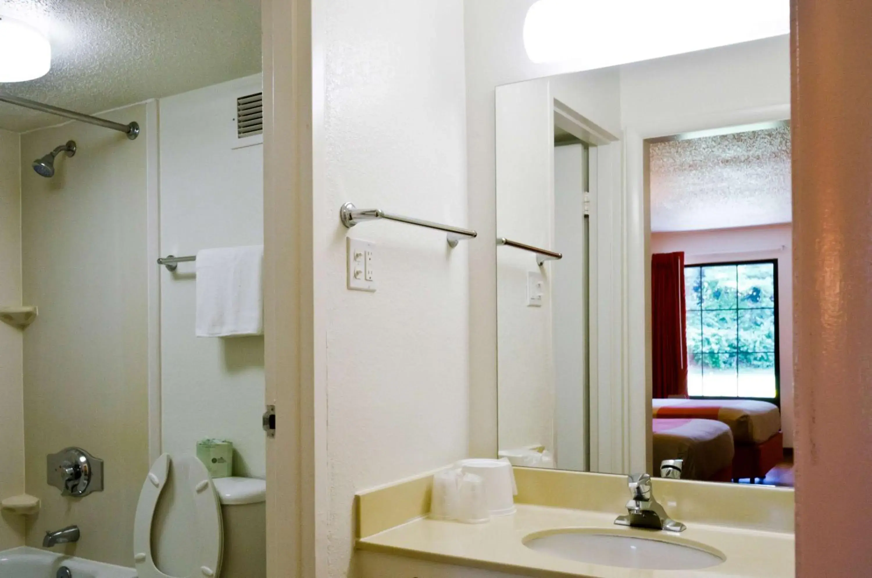 Bathroom in Motel 6-Frederick, MD - Fort Detrick