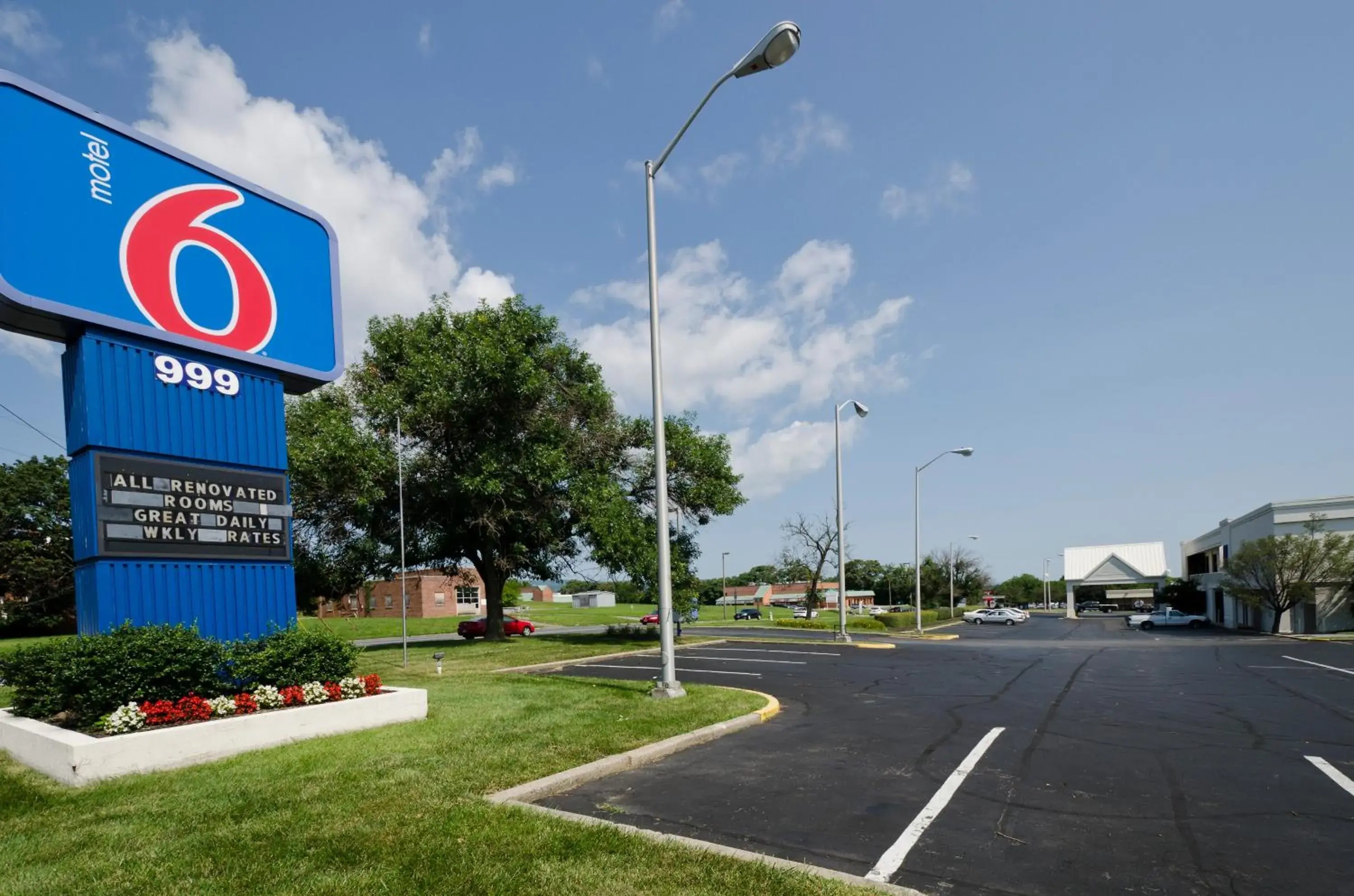 Facade/entrance, Property Building in Motel 6-Frederick, MD - Fort Detrick