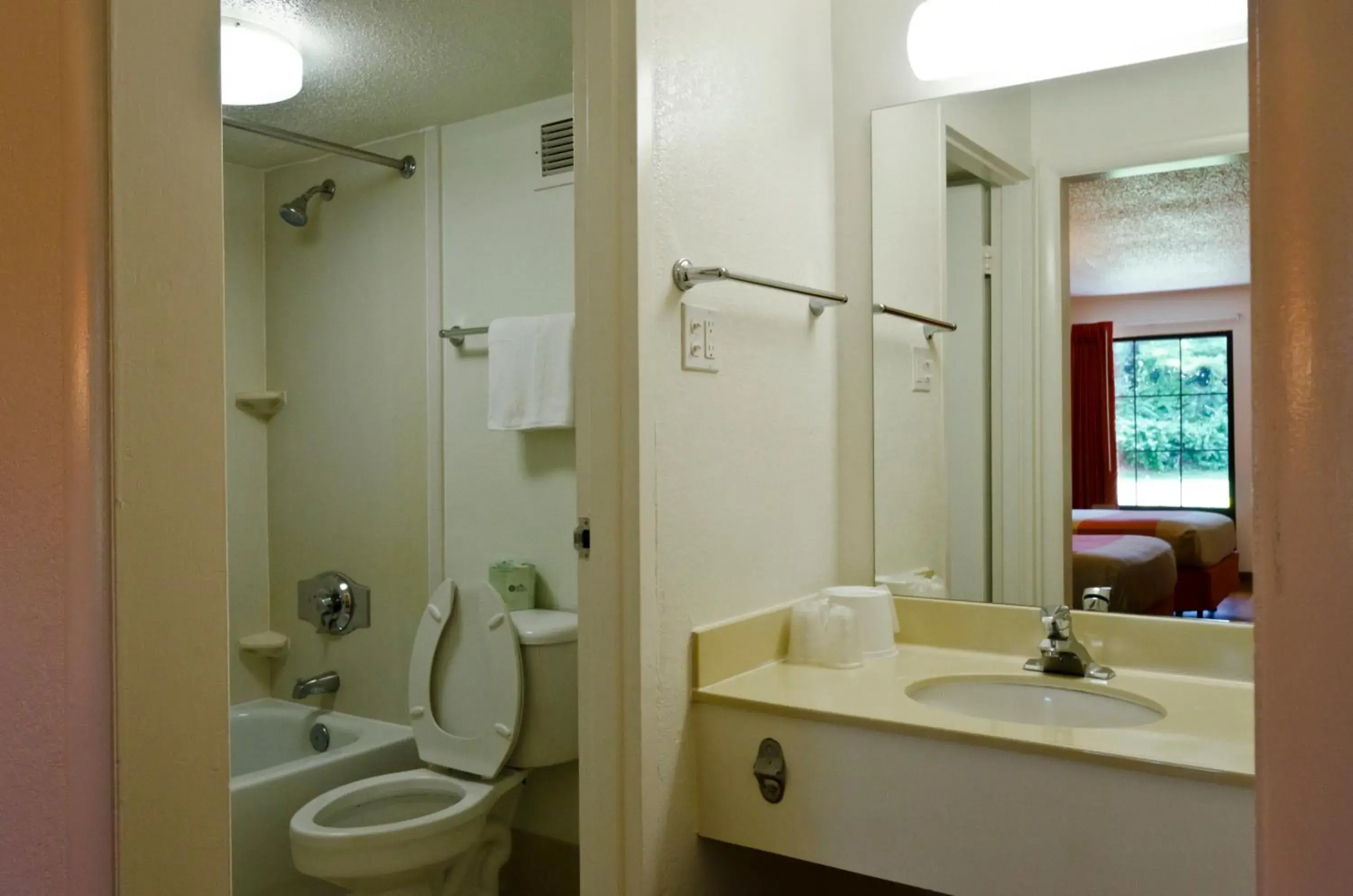 Toilet, Bathroom in Motel 6-Frederick, MD - Fort Detrick