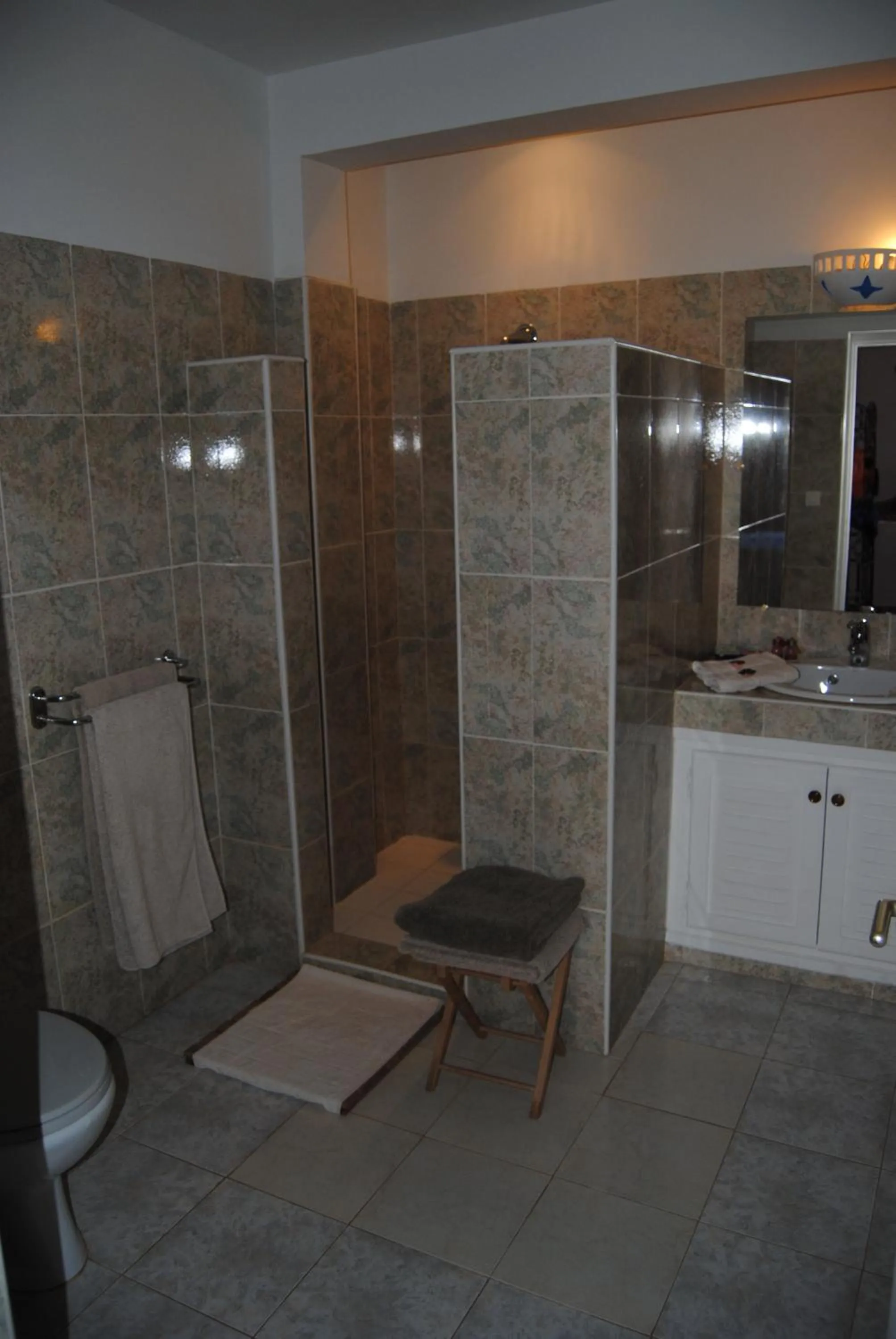 Shower in Les Tourmalines