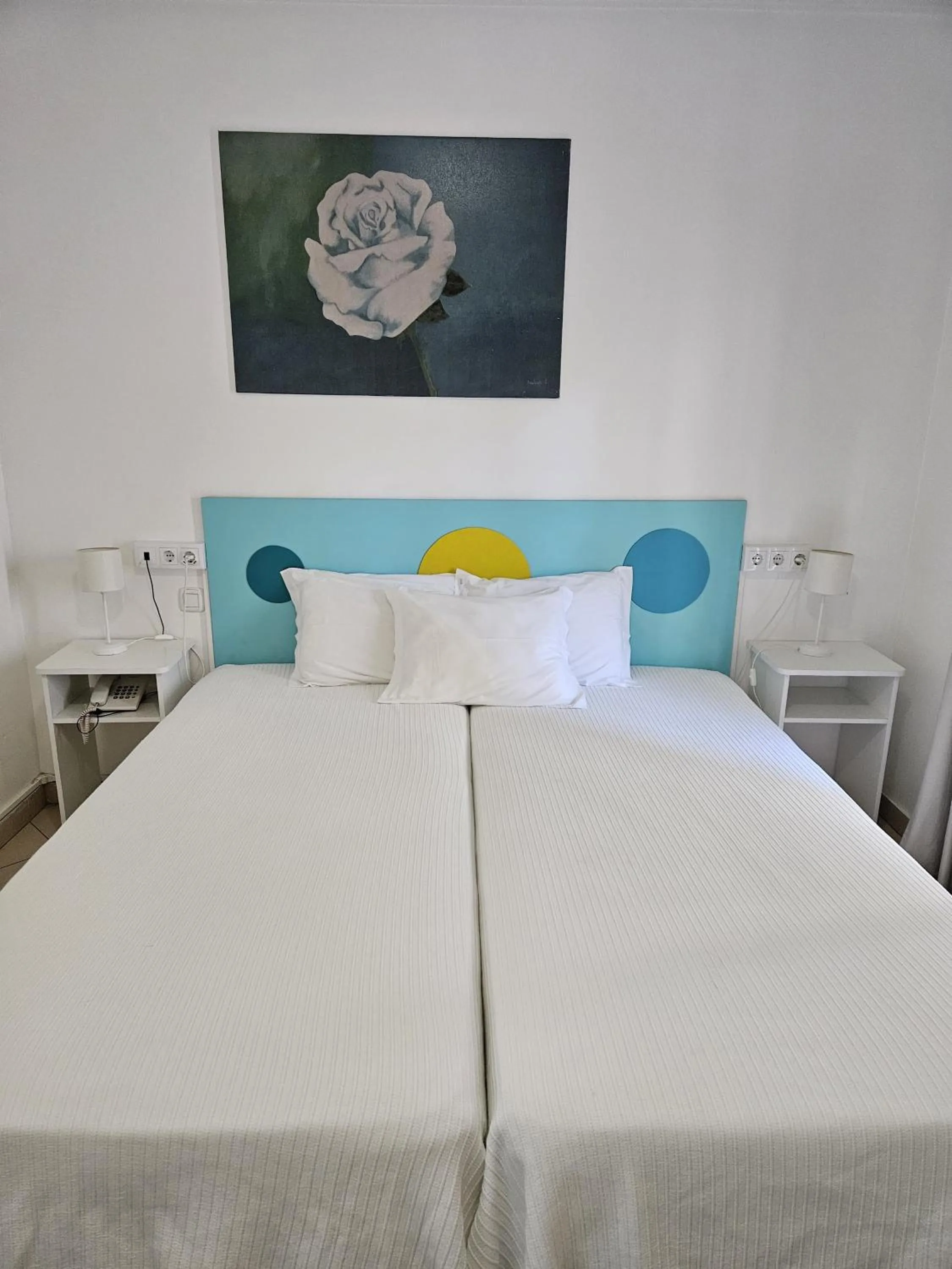 Bed in Hotel Adelaide