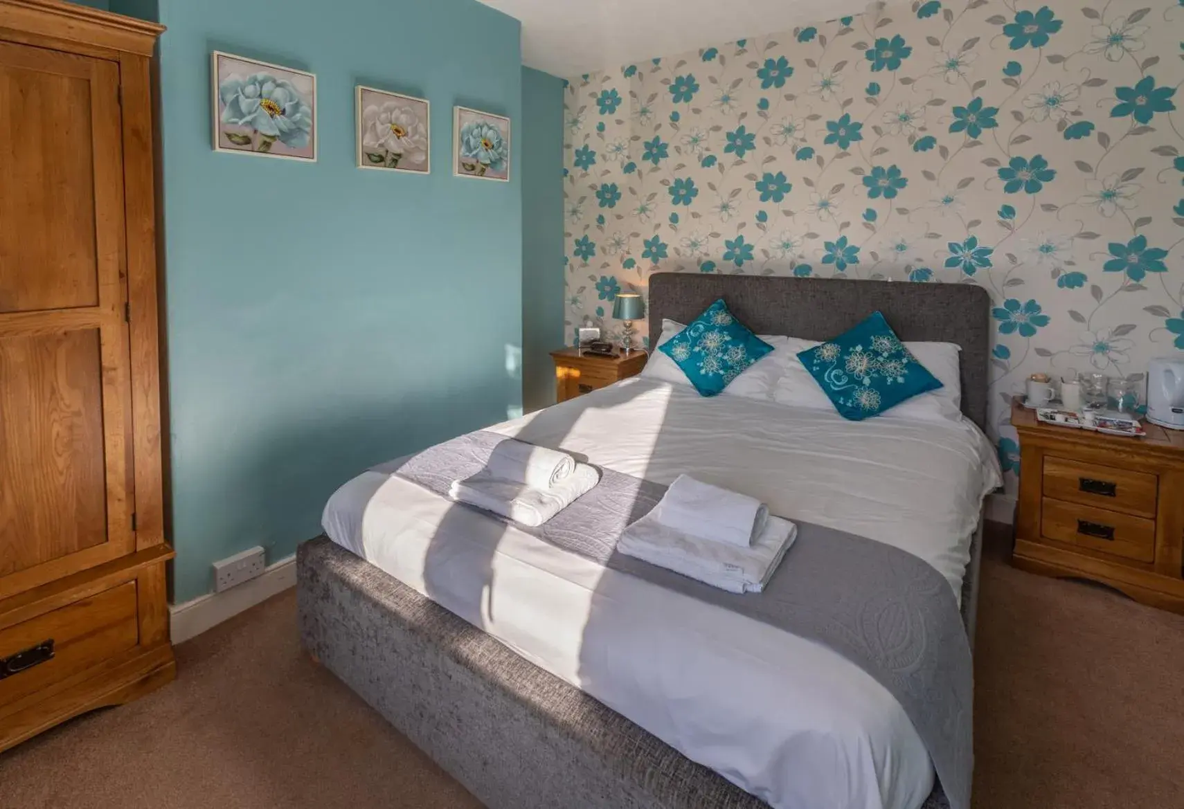 Standard Double Room in The Beacon & Railway Hotel Standard Double Room in The Beacon & Railway Hotel