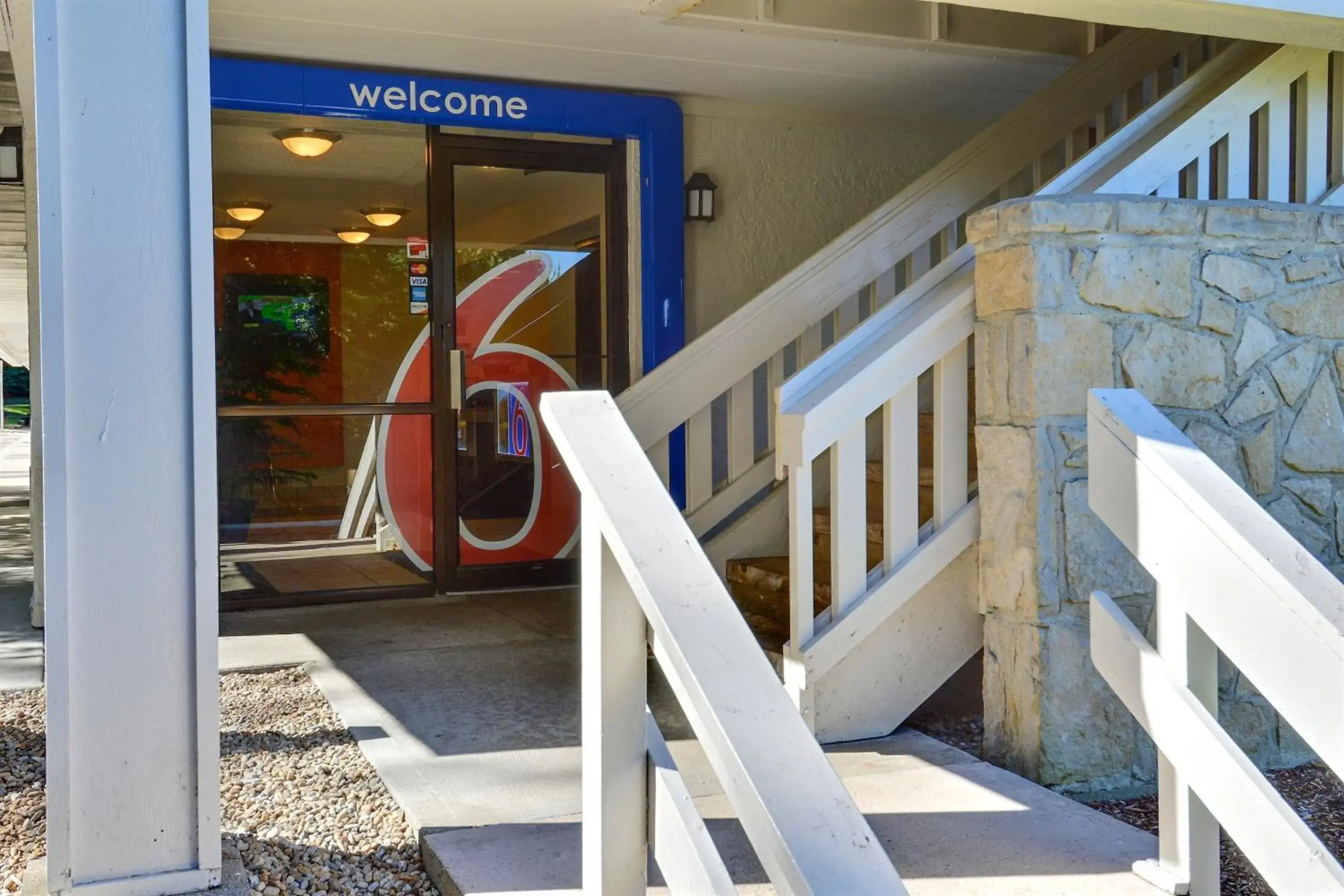 Facade/entrance in Motel 6-Nashua, NH - South Facade/entrance in Motel 6-Nashua, NH - South