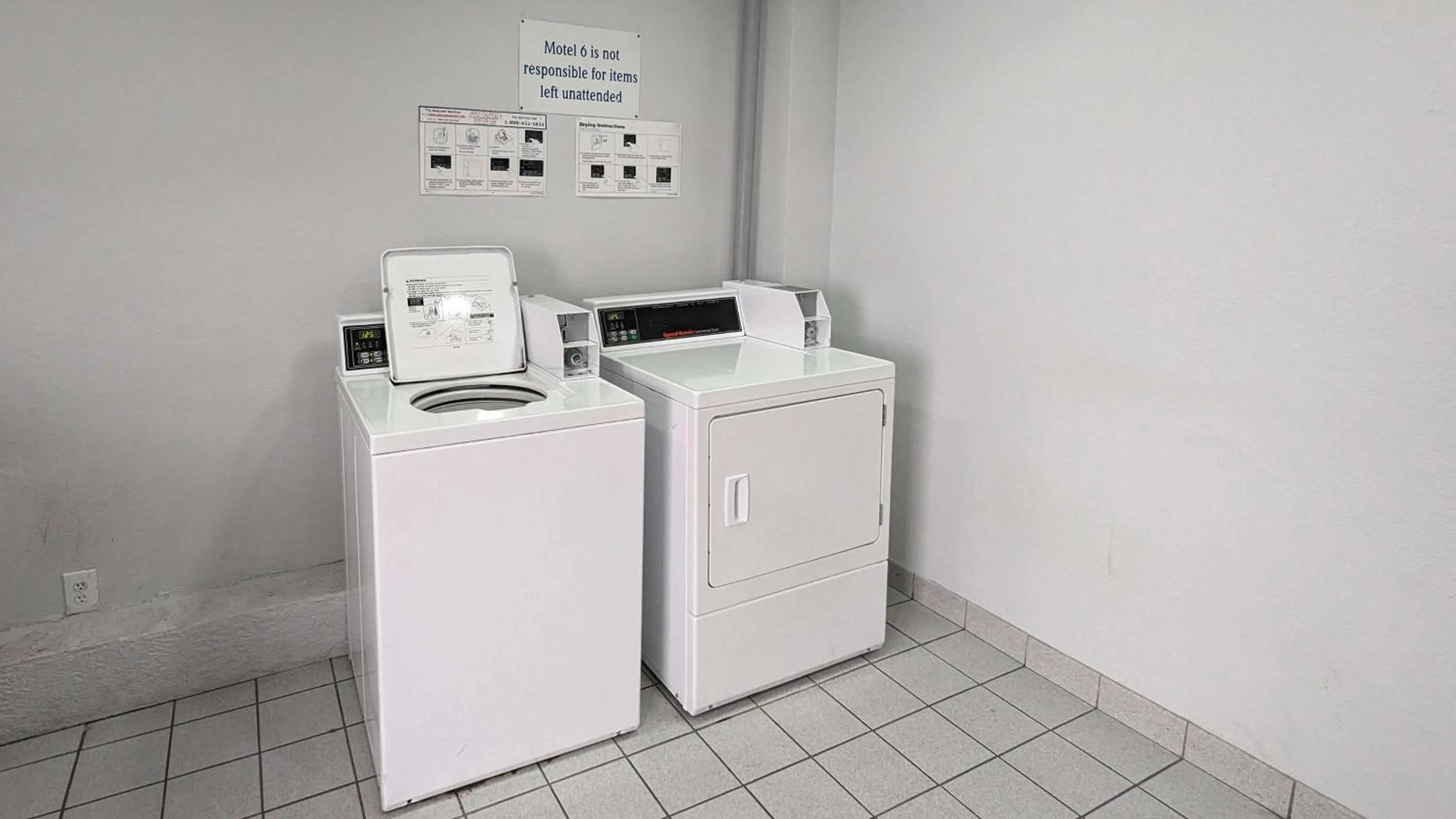 Property building in Motel 6-Nashua, NH - South