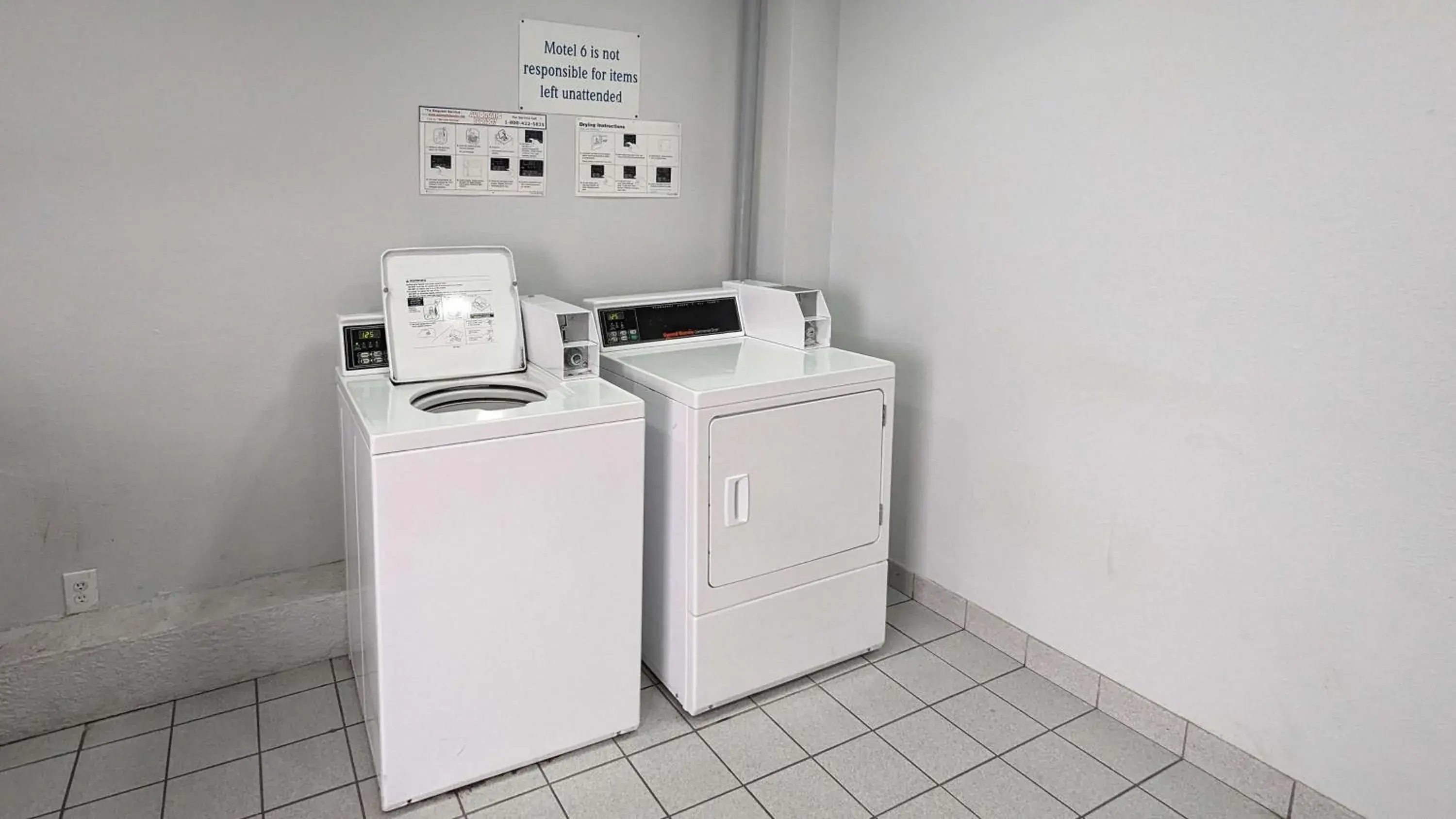 Property building in Motel 6-Nashua, NH - South Property building in Motel 6-Nashua, NH - South