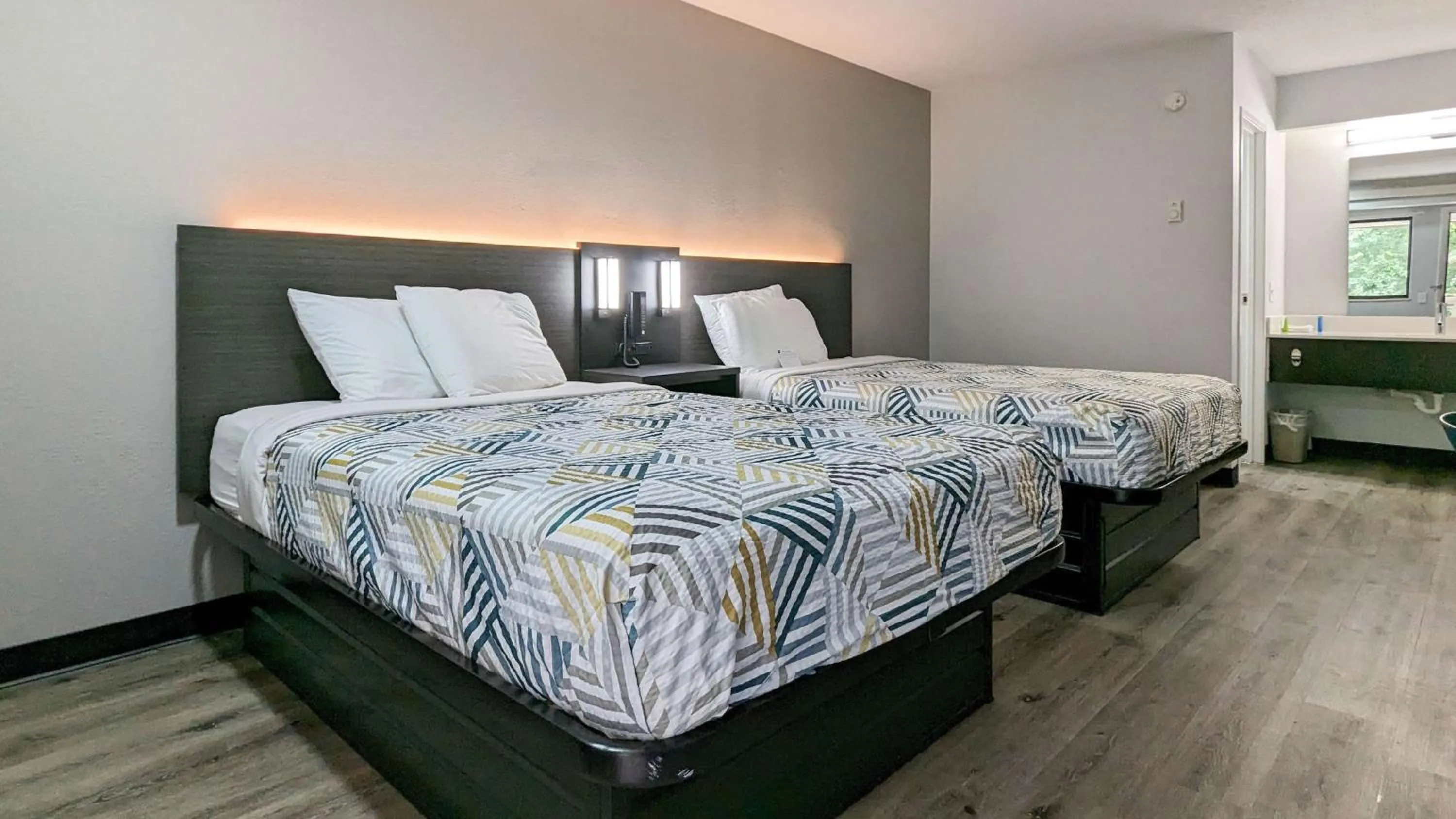 Bedroom, Bed in Motel 6-Nashua, NH - South