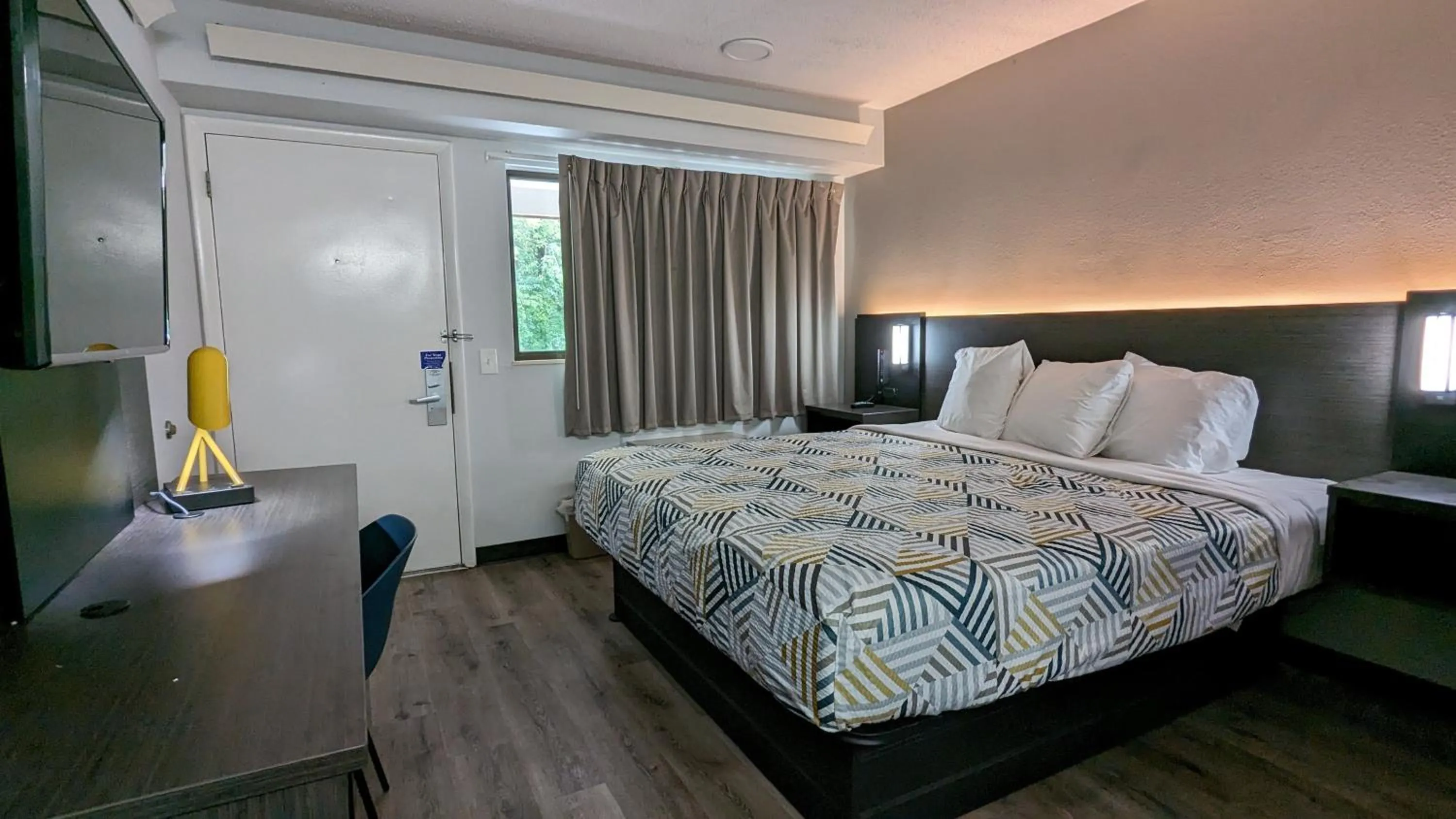 Bed in Motel 6-Nashua, NH - South