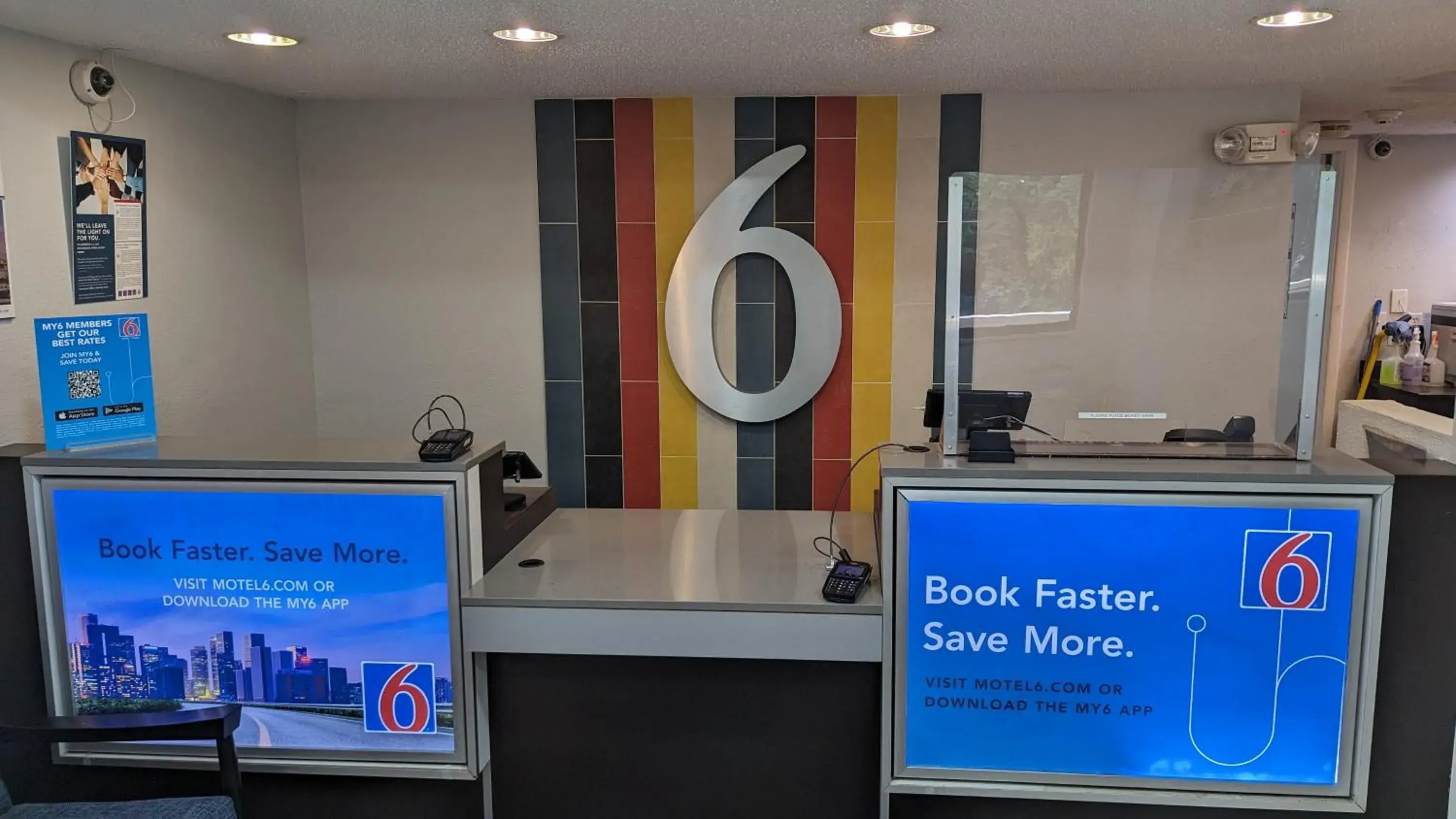 Lobby or reception in Motel 6-Nashua, NH - South Lobby or reception in Motel 6-Nashua, NH - South