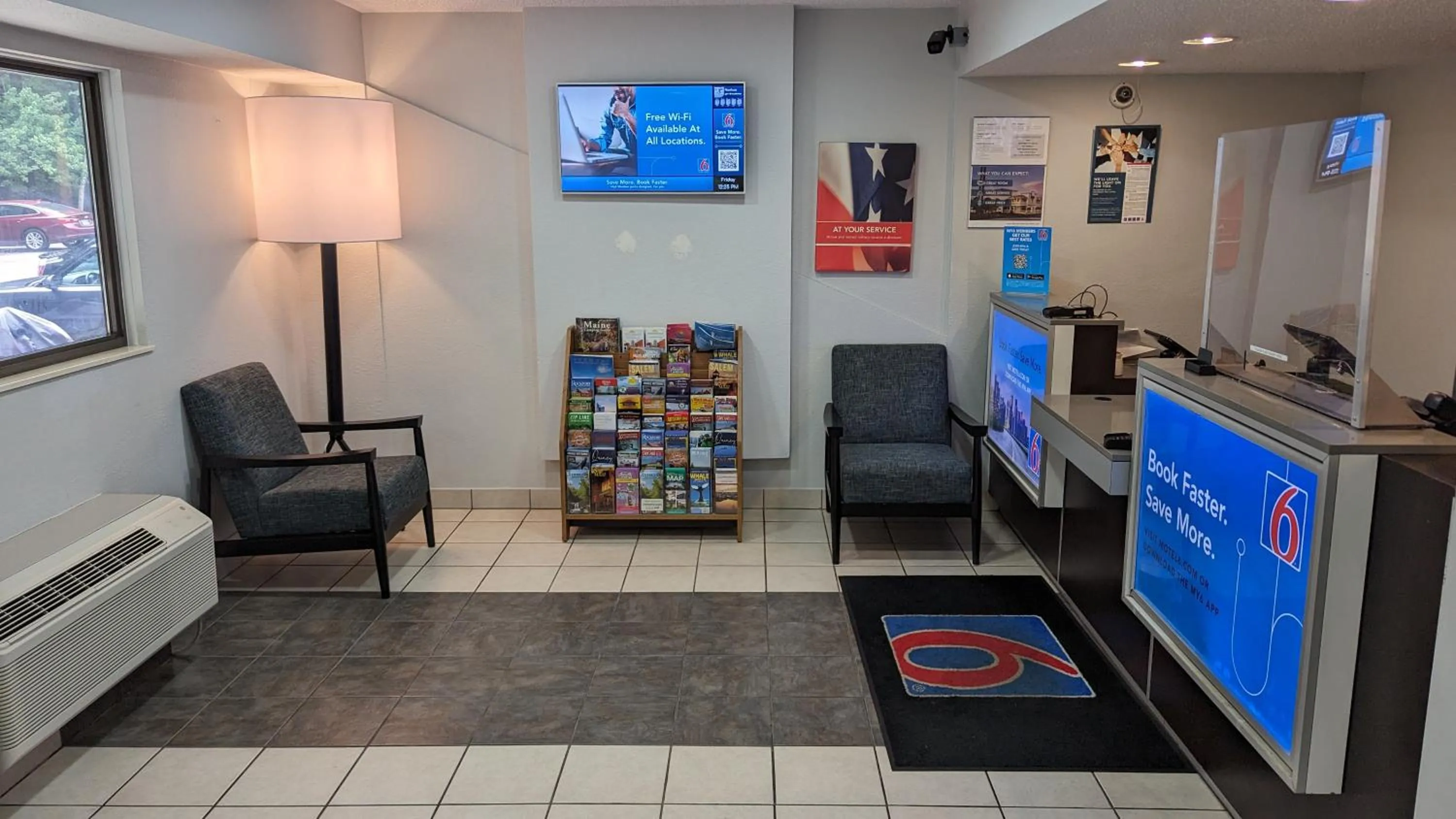 Lobby or reception in Motel 6-Nashua, NH - South