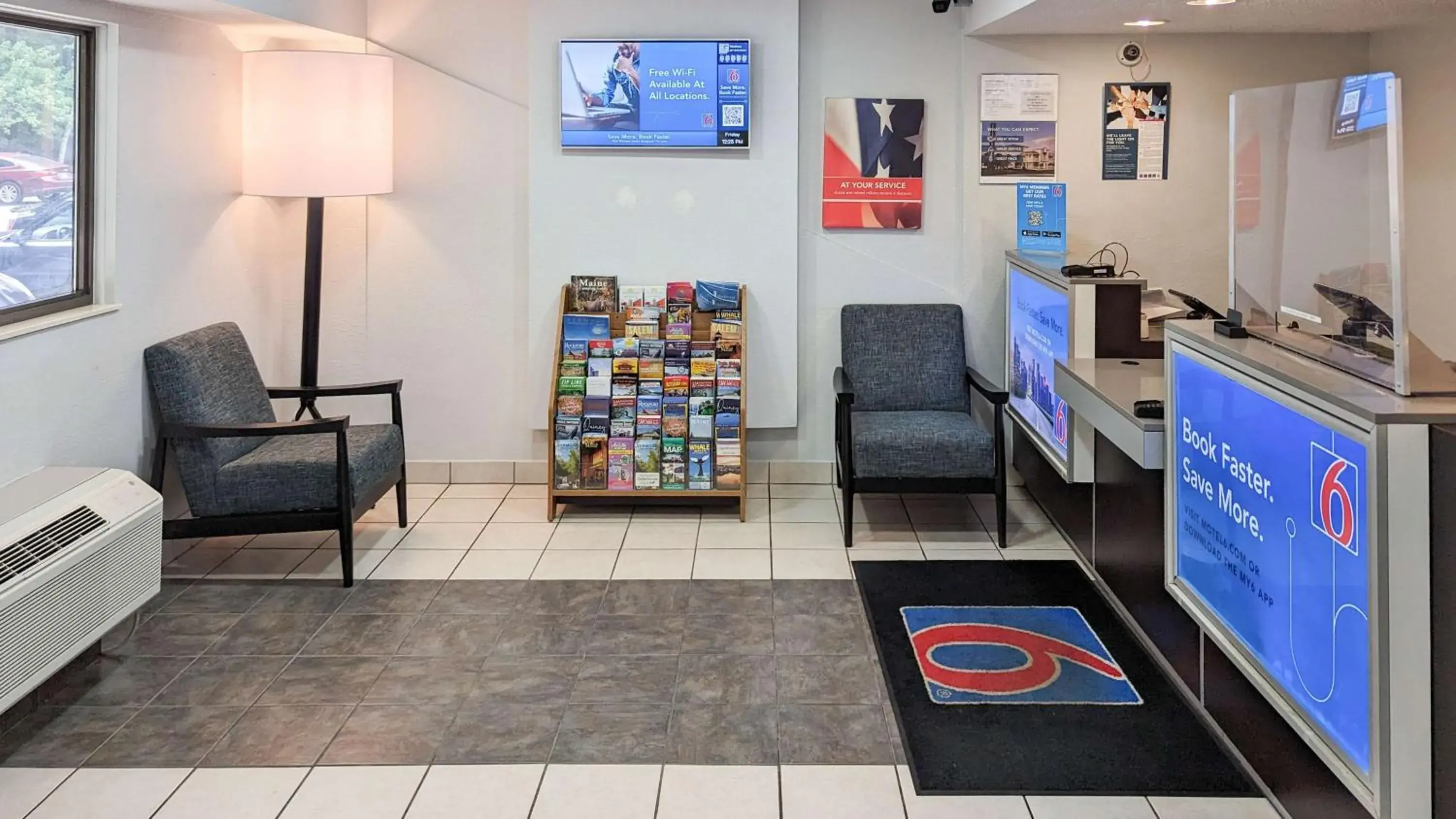 Lobby or reception in Motel 6-Nashua, NH - South Lobby or reception in Motel 6-Nashua, NH - South