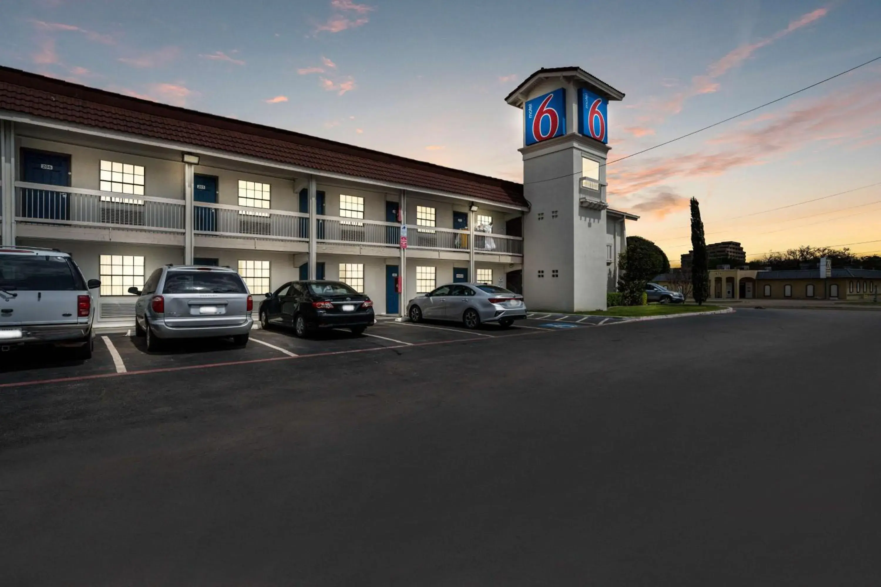 Property building in Motel 6-Dallas, TX - Market Center Property building in Motel 6-Dallas, TX - Market Center