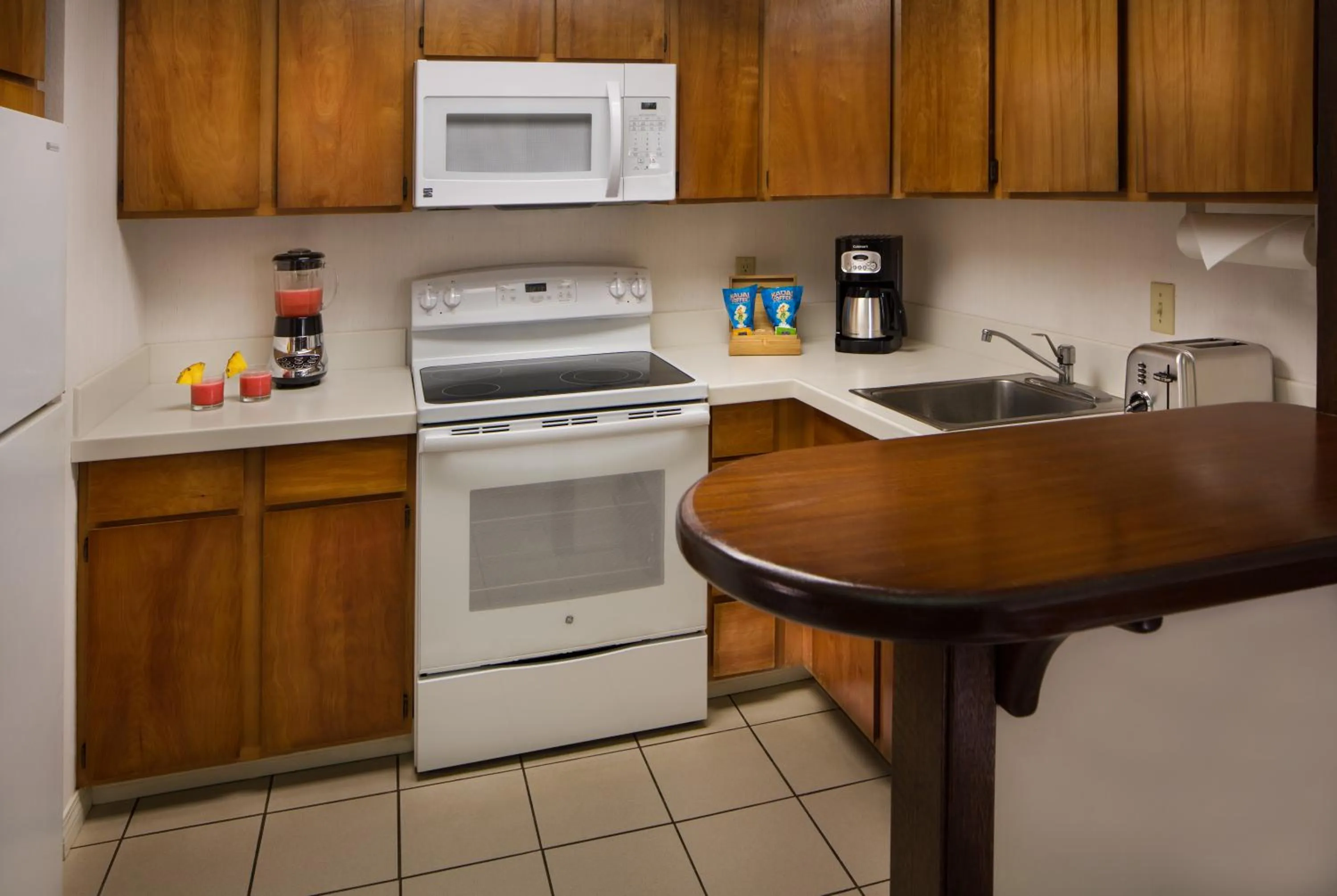 Kitchen or kitchenette in Hanalei Colony Resort