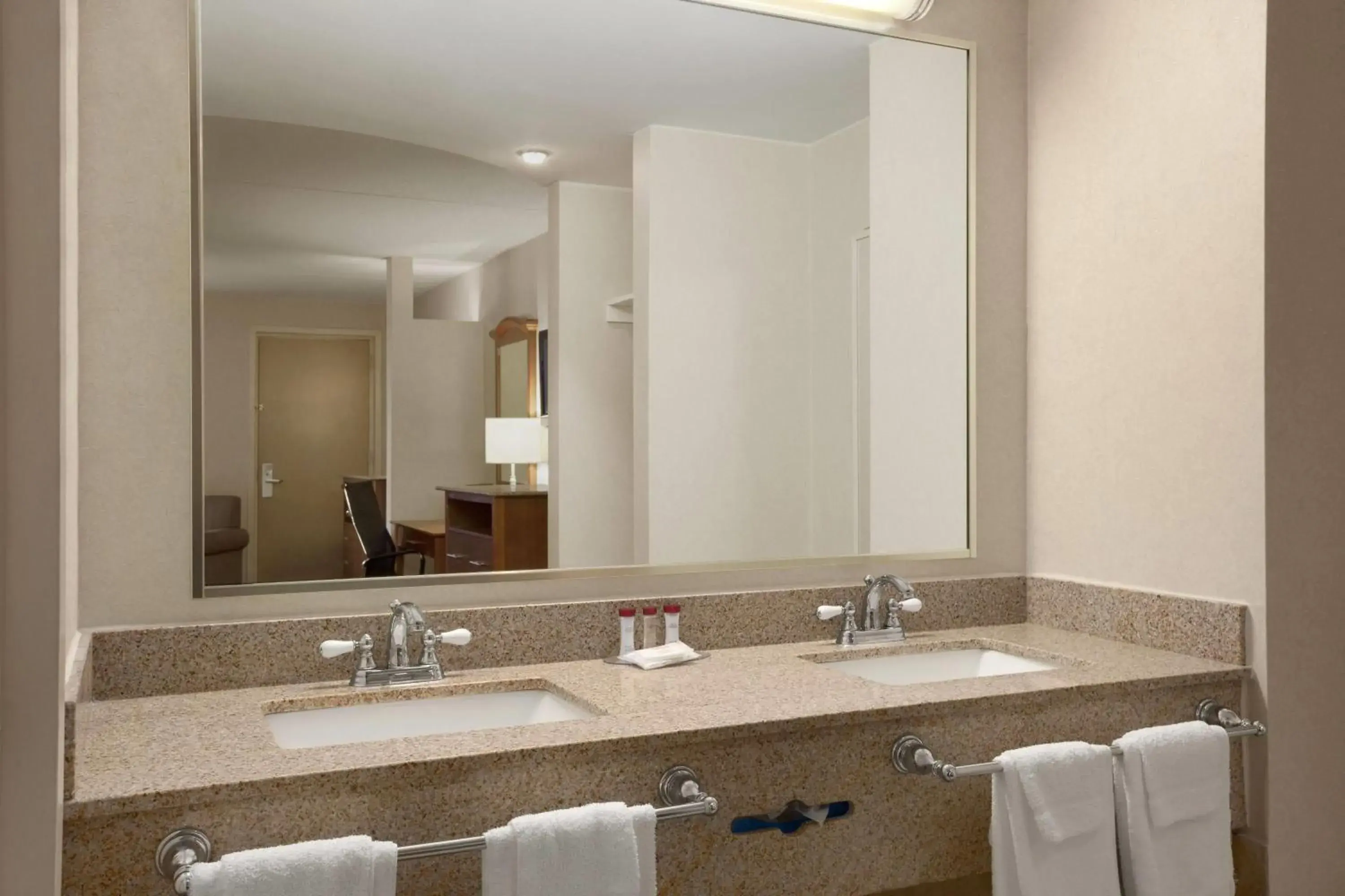 Photo of the whole room in Ramada by Wyndham Rockville Centre Photo of the whole room in Ramada by Wyndham Rockville Centre