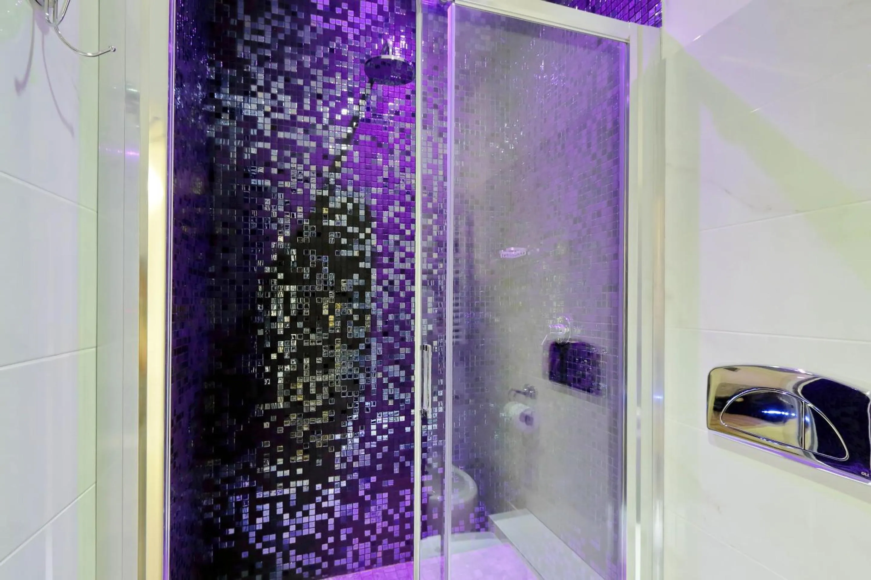 Shower in Just Chilling Suite