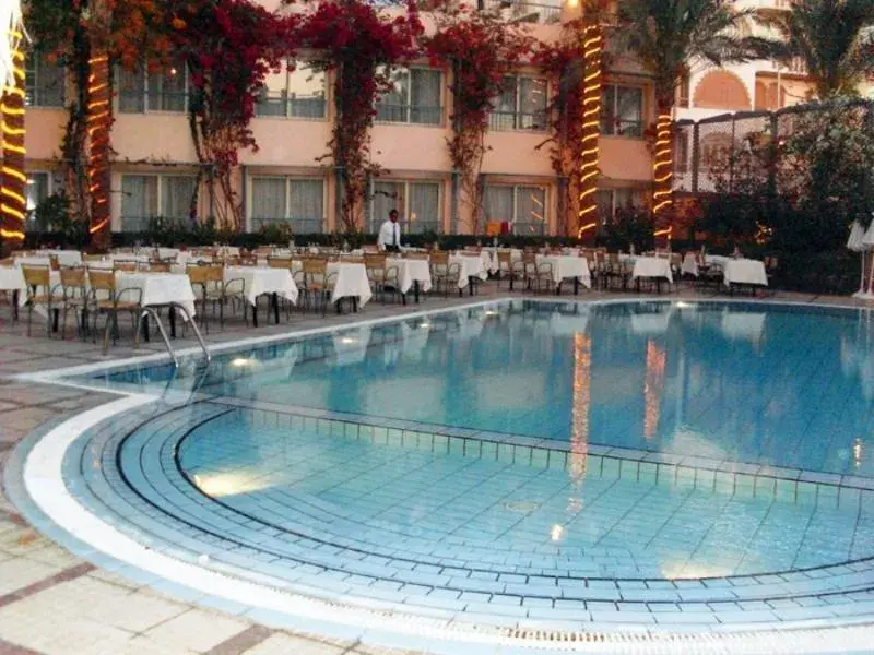 Swimming pool in Sea Garden Hotel Swimming pool in Sea Garden Hotel