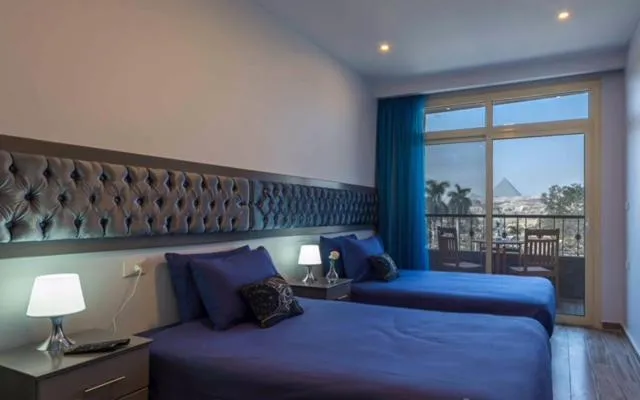 Balcony/Terrace, Bed in Pyramids View Inn Bed & Breakfast