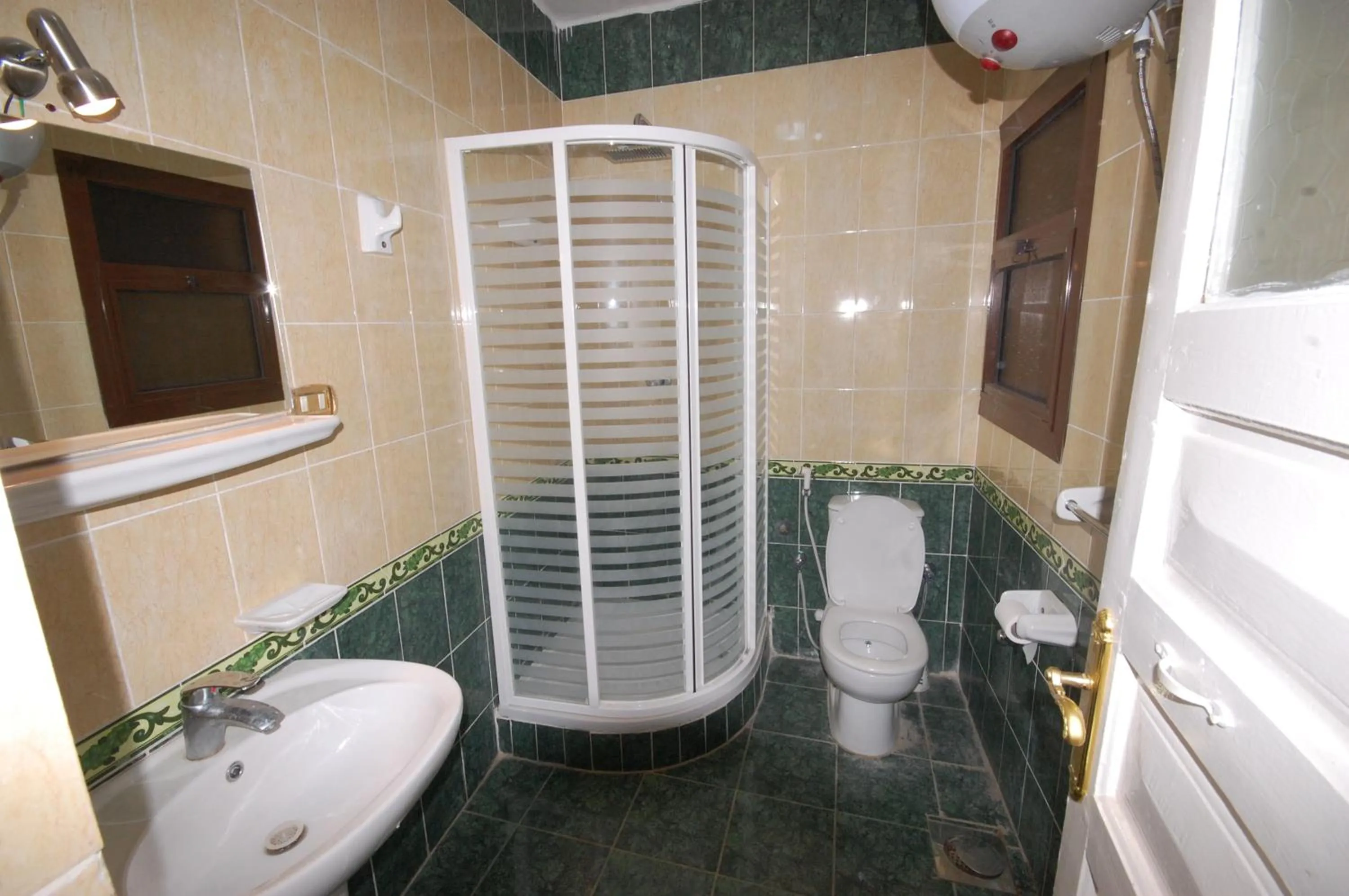 Bathroom in Pyramids View Inn Bed & Breakfast