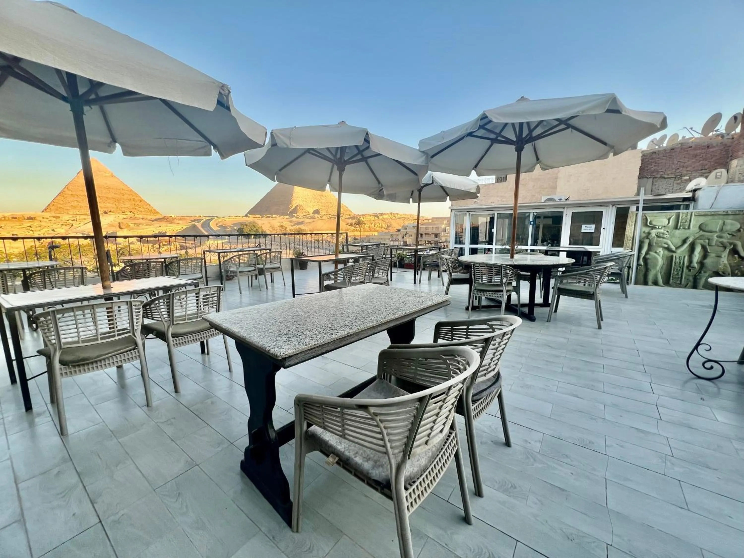 Day in Pyramids View Inn Bed & Breakfast