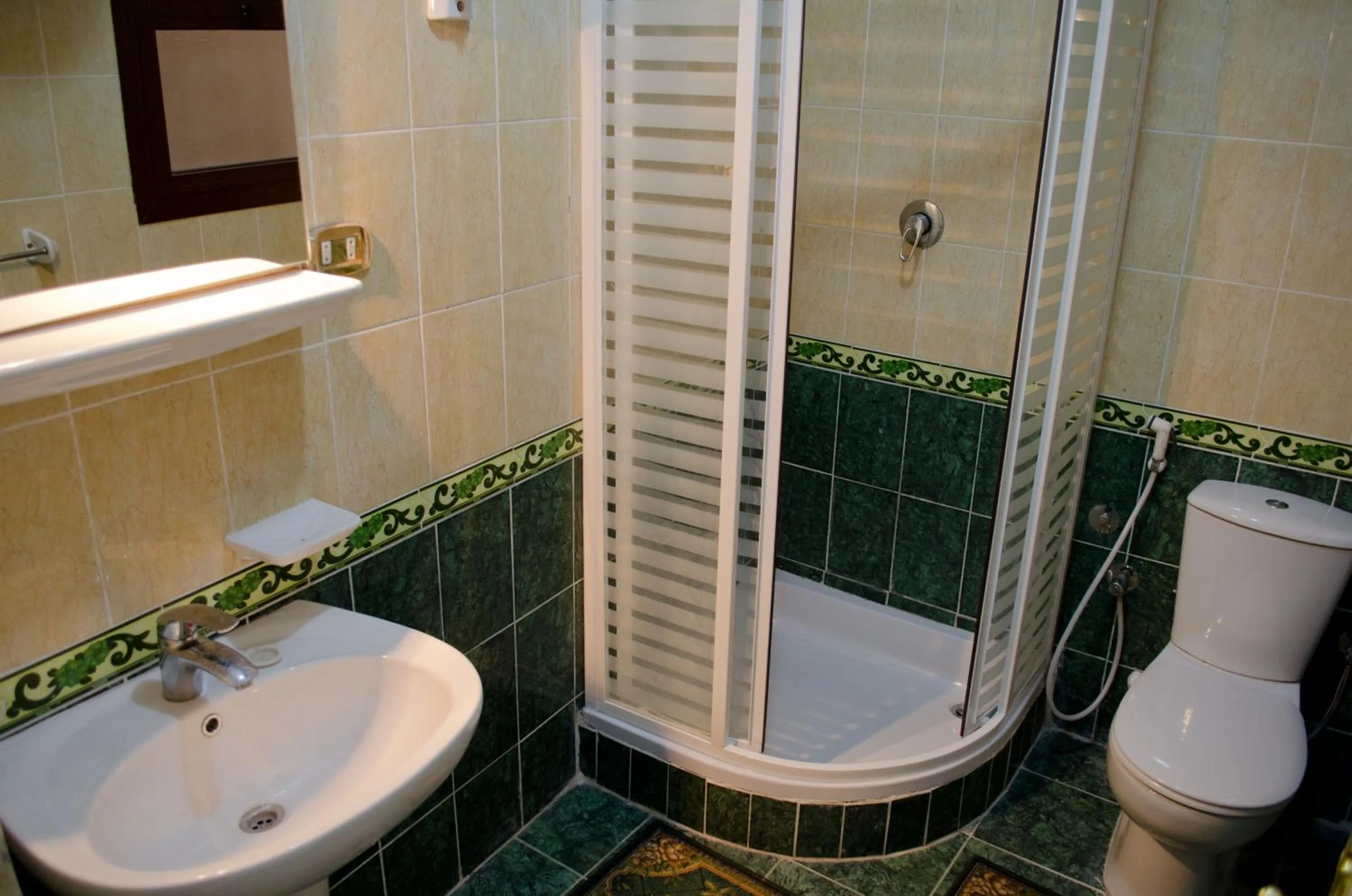 Bathroom in Pyramids View Inn Bed & Breakfast