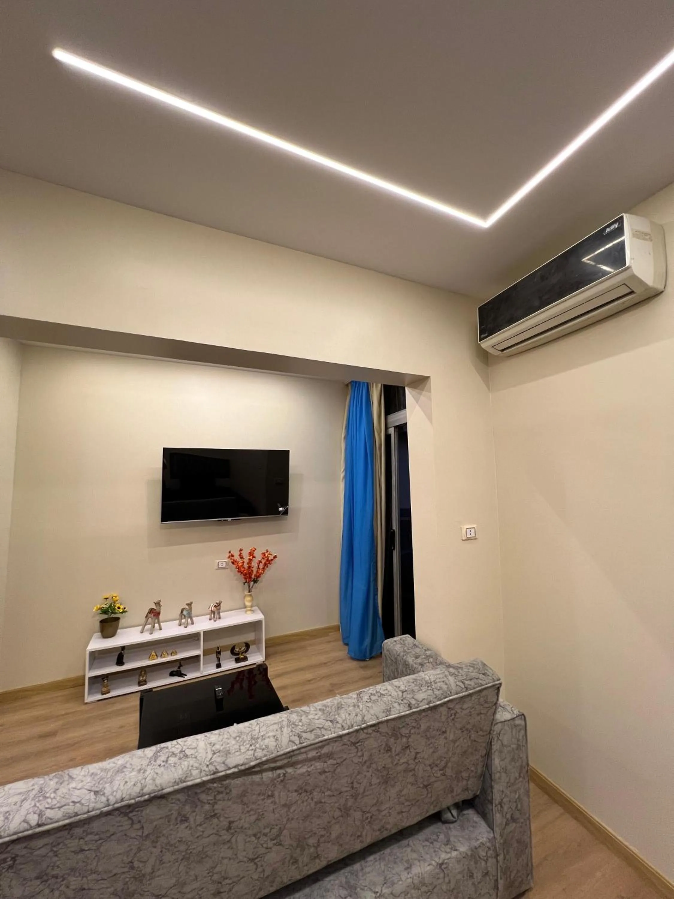 TV and multimedia in Pyramids View Inn Bed & Breakfast