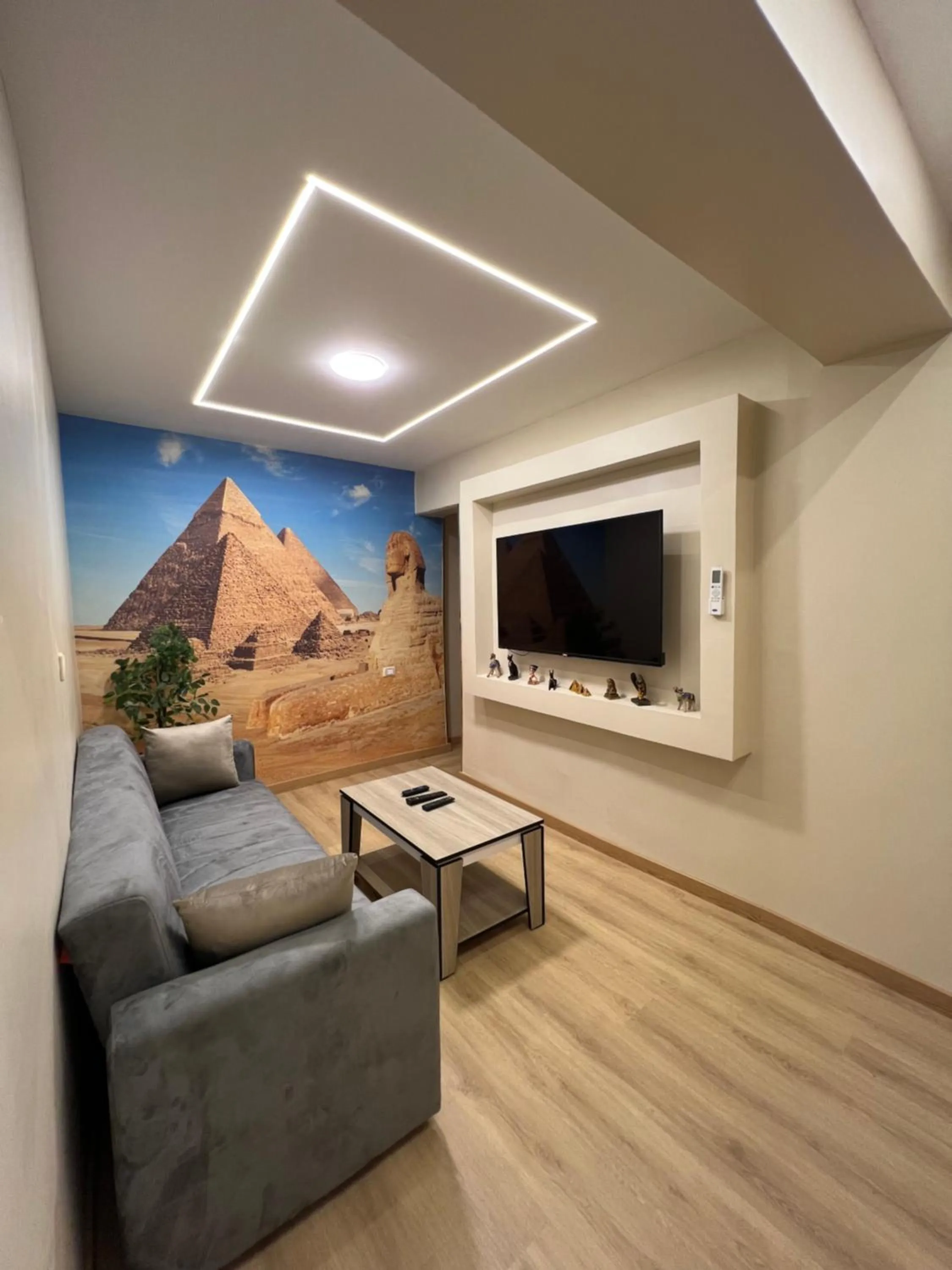 TV and multimedia in Pyramids View Inn Bed & Breakfast