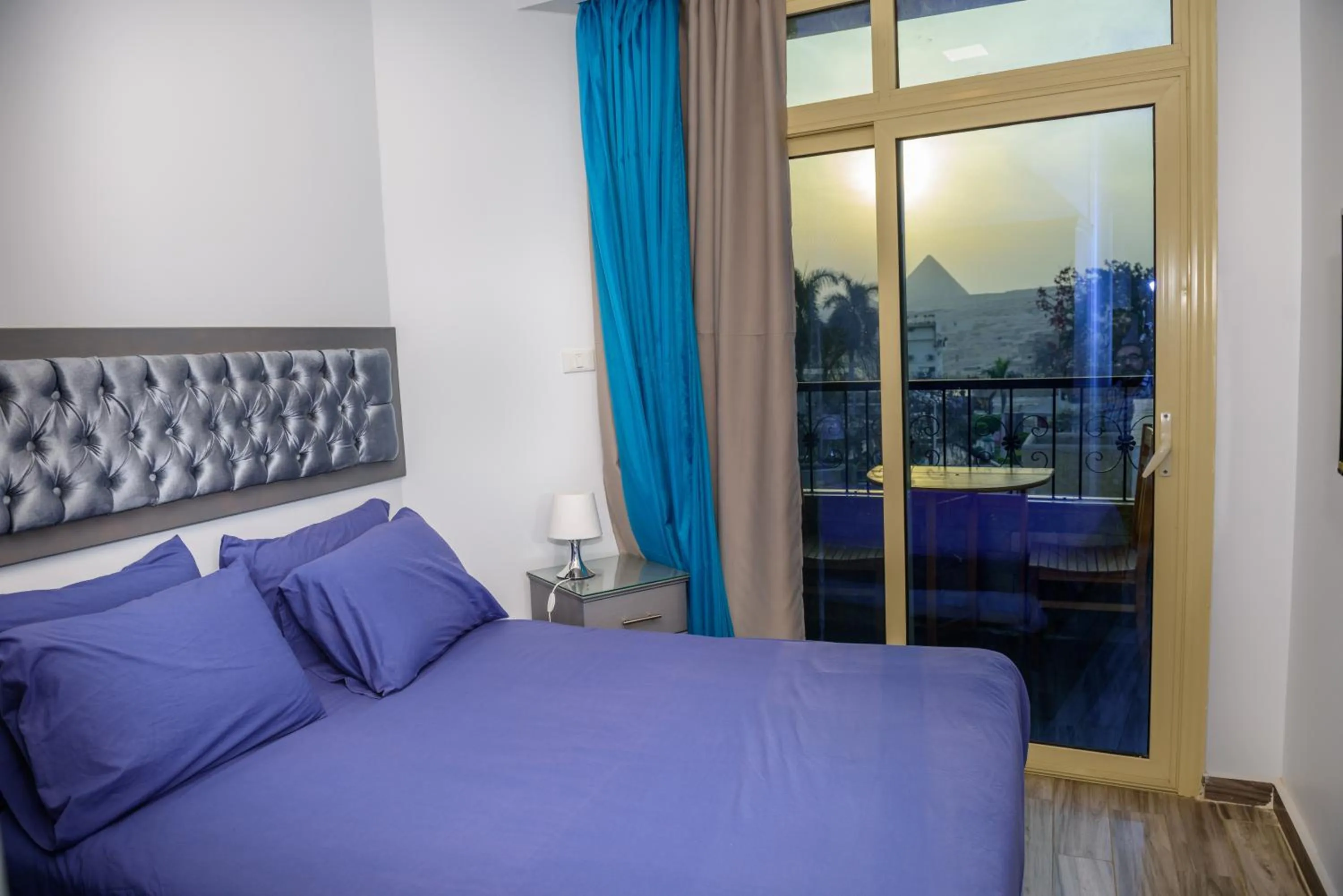 Bedroom, Bed in Pyramids View Inn Bed & Breakfast