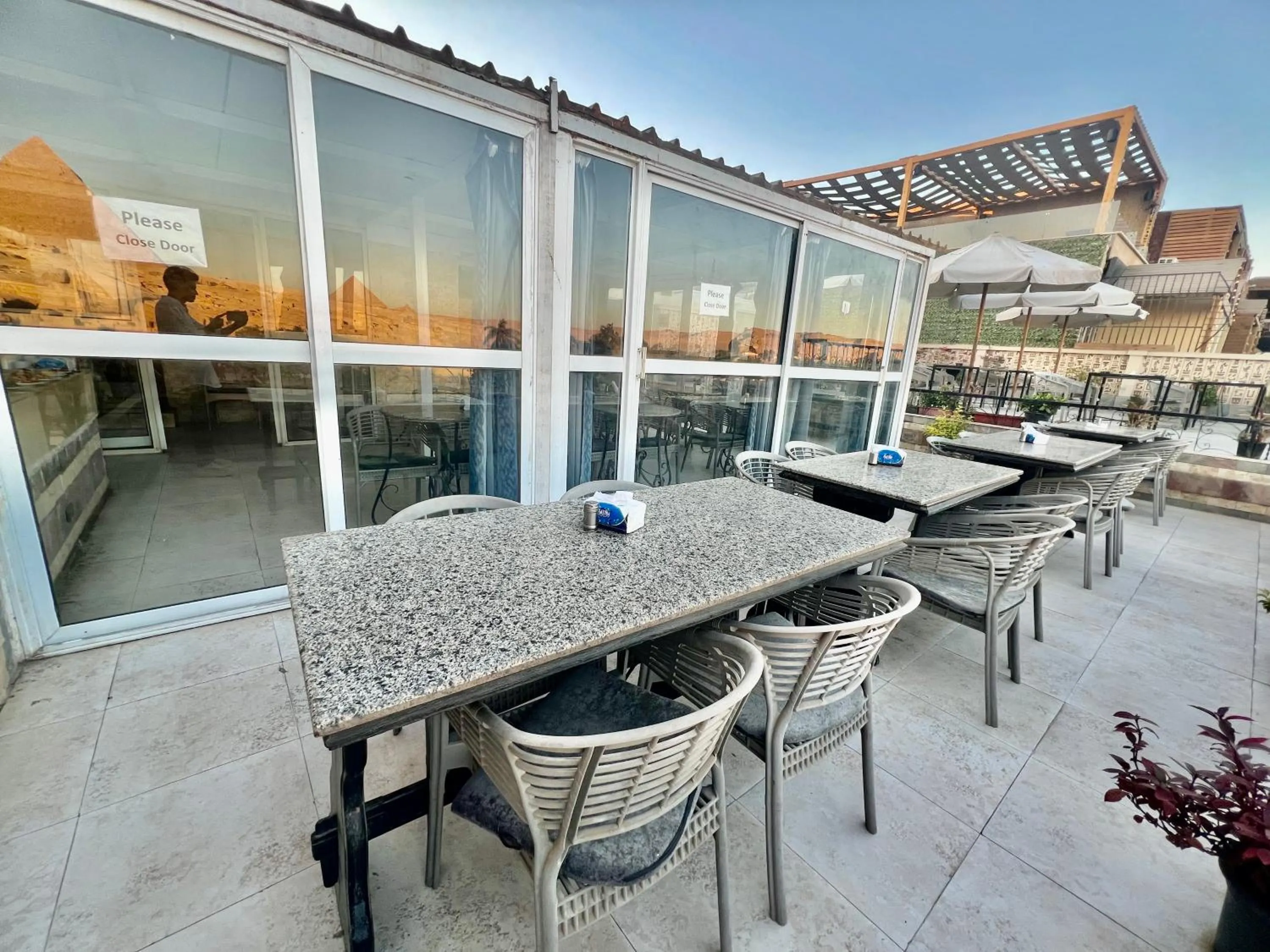 Day in Pyramids View Inn Bed & Breakfast